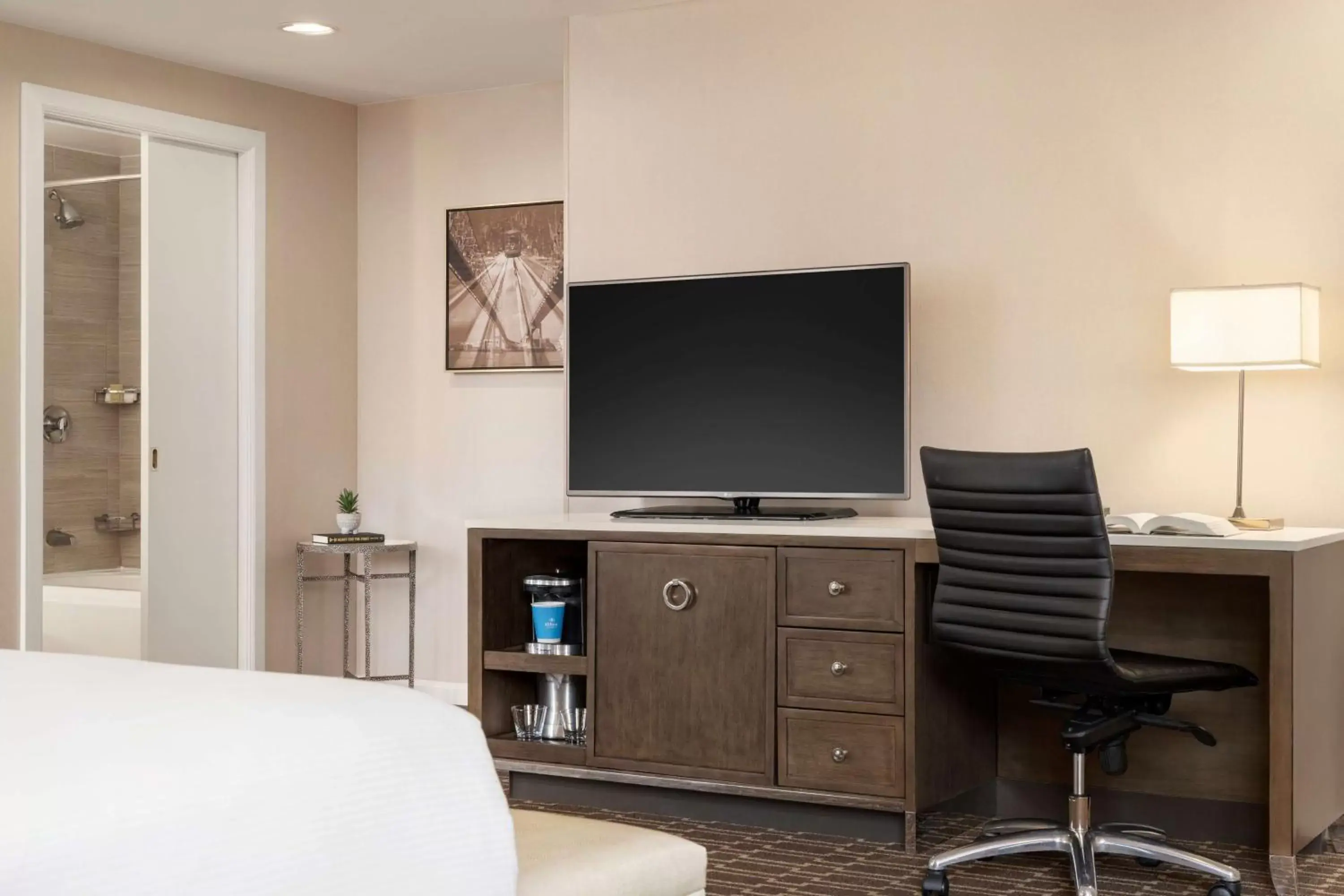 Bedroom, TV/Entertainment Center in Hilton New Orleans / St. Charles Avenue