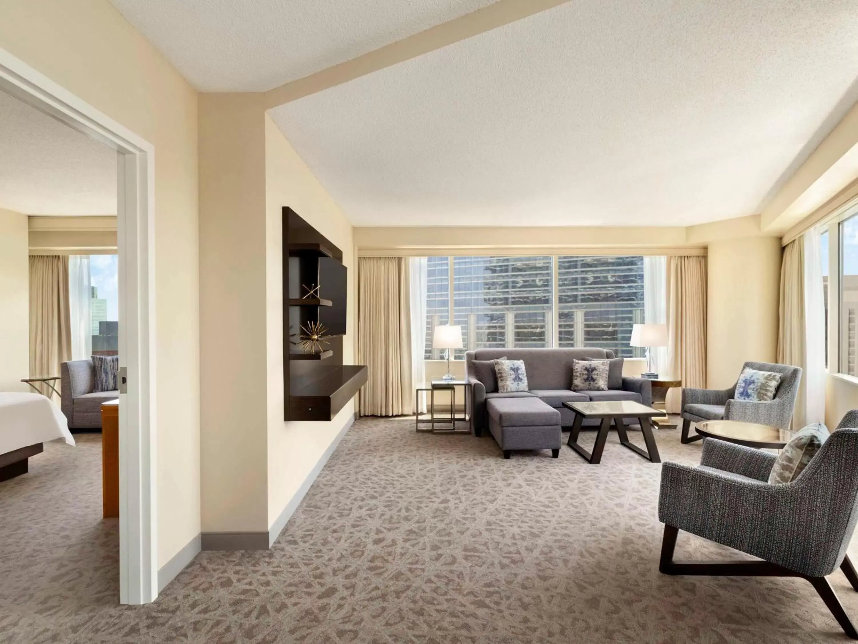 Bedroom, Seating Area in Swissotel Chicago