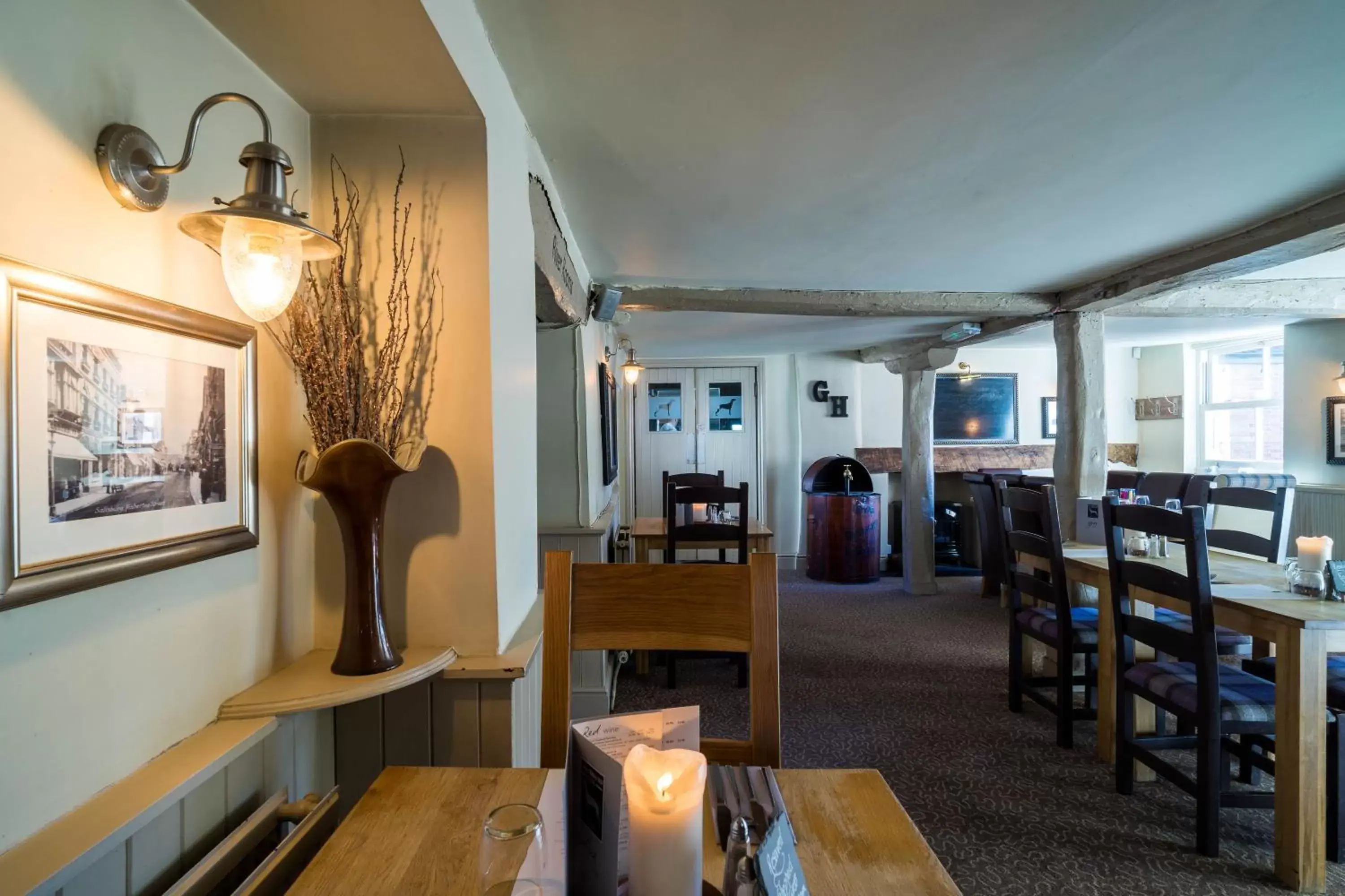 Restaurant/Places to Eat in Greyhound Inn Wilton