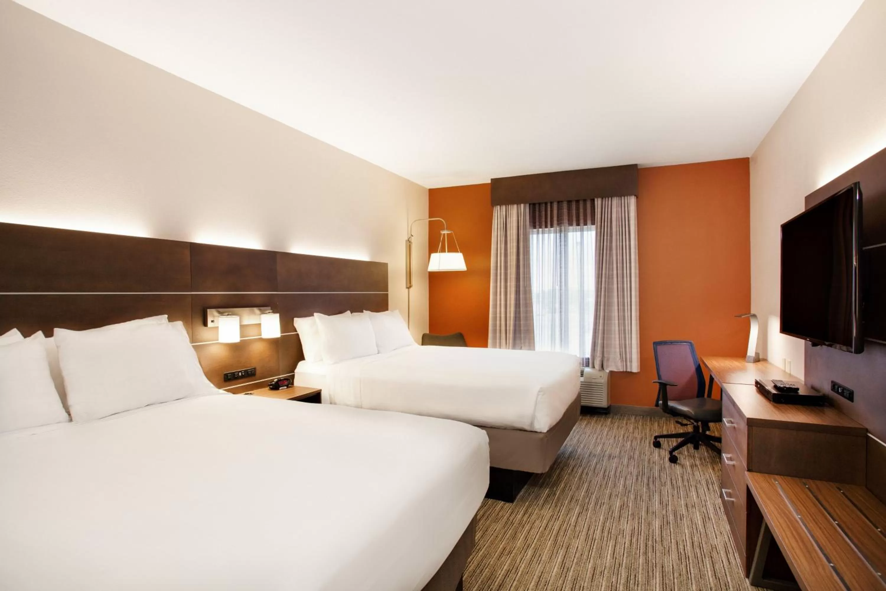 Photo of the whole room, Bed in Holiday Inn Express Lake Wales North-Winter Haven by IHG