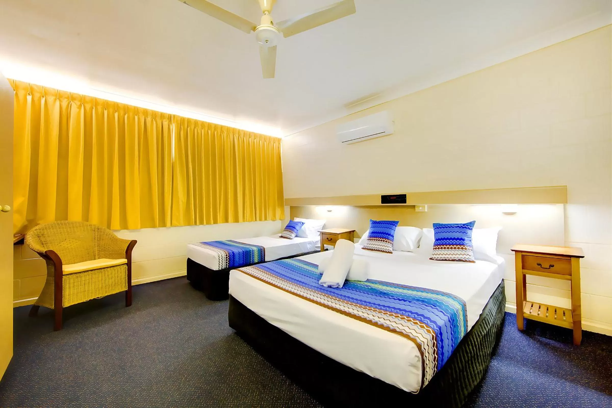 Bedroom in Raintree Motel