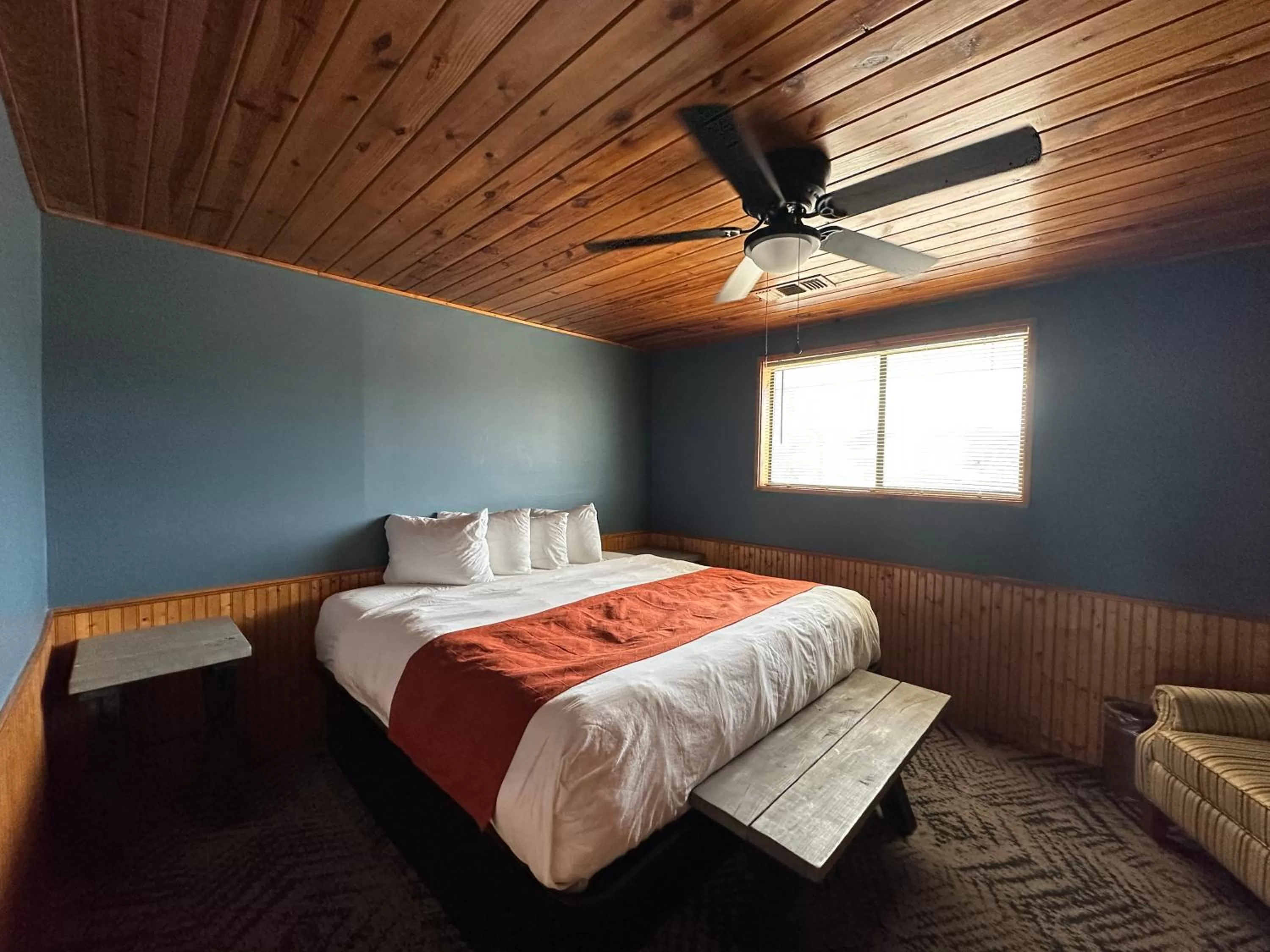 Bed in Canyon Lakeview Resort