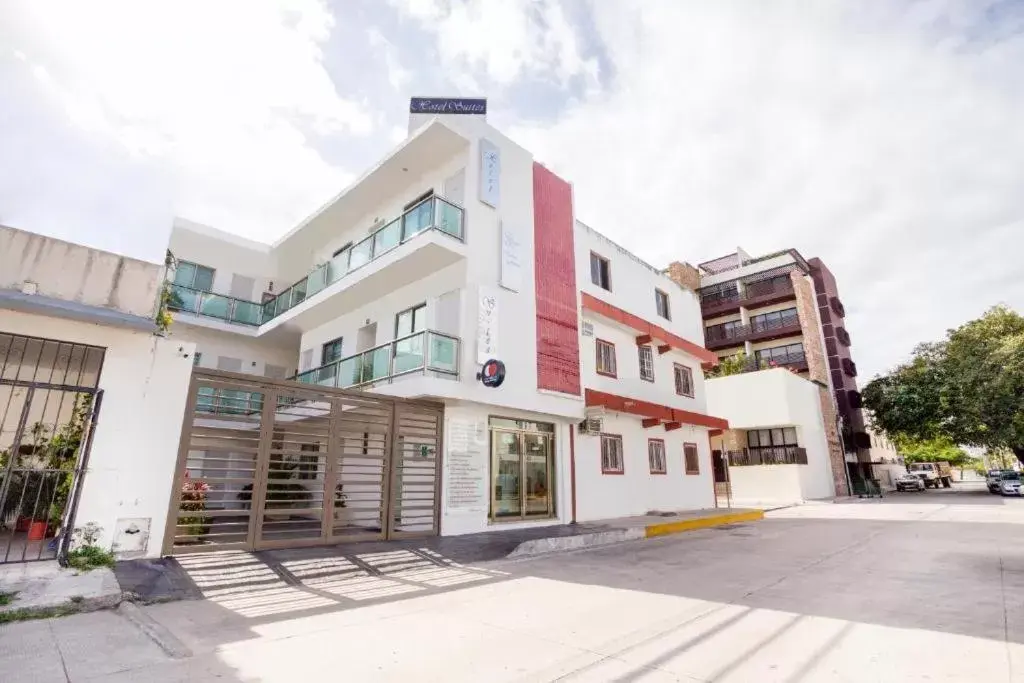 Quiet street view, Property Building in Quinta Santa Anita