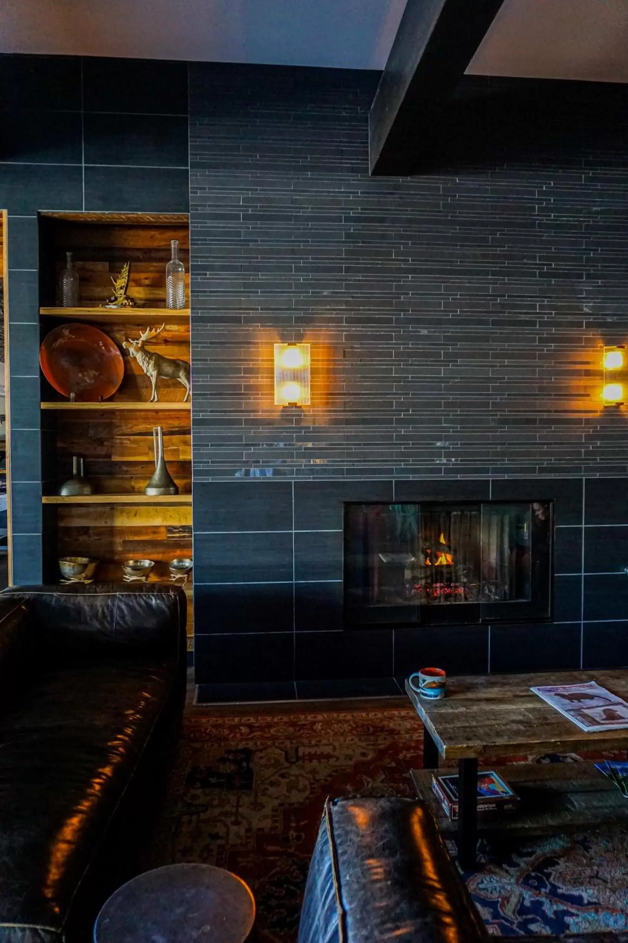 Lobby or reception, Kitchen/Kitchenette in The Ridgeline Hotel, Estes Park, Ascend Hotel Collection