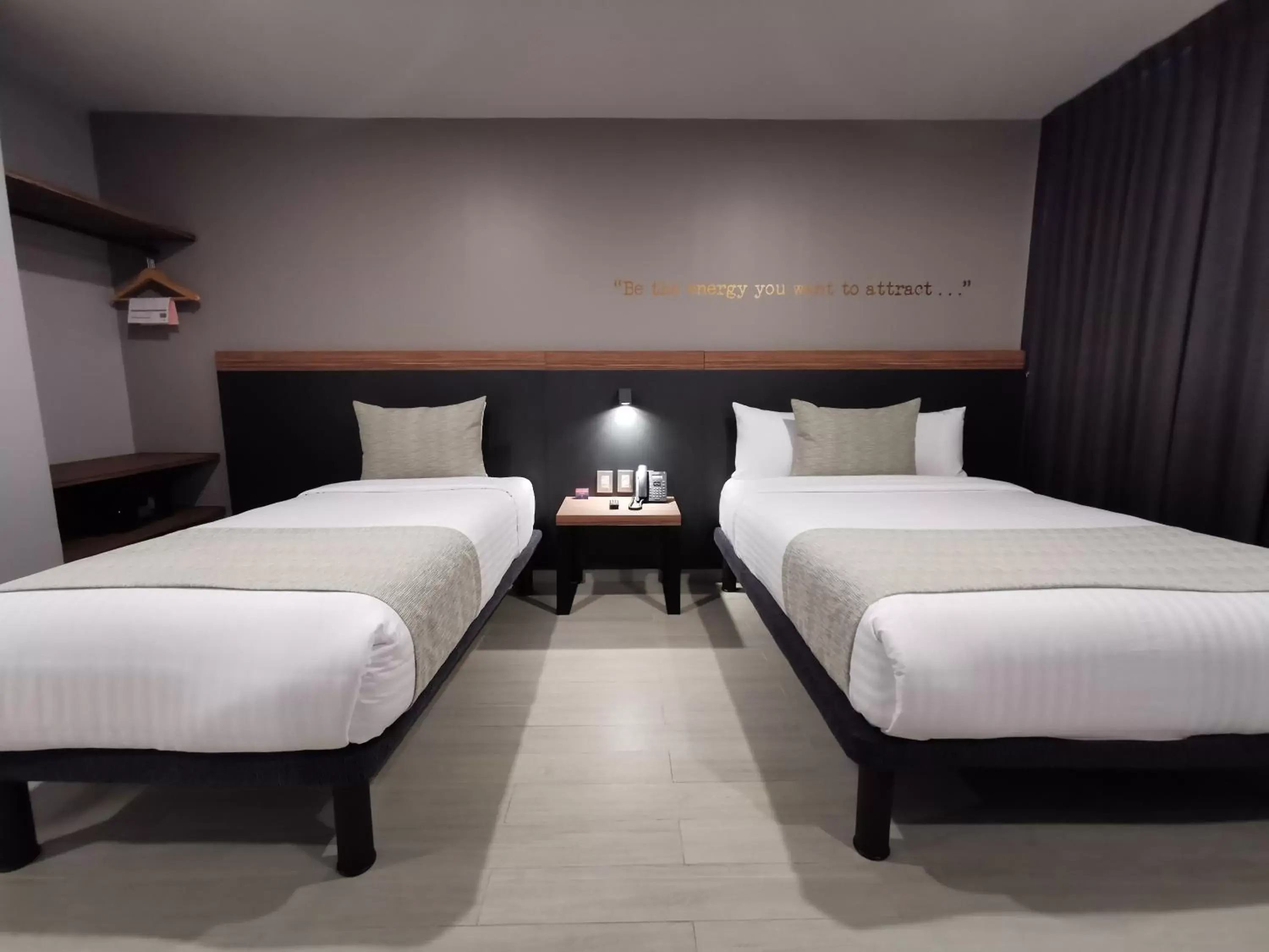 Queen Room - Disability Access in Bedford Hotel Queen Room - Disability Access in Bedford Hotel