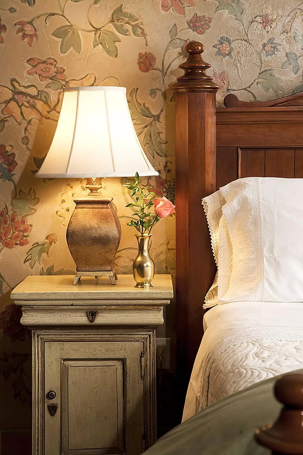 Bed in Hillbrook Inn & Spa