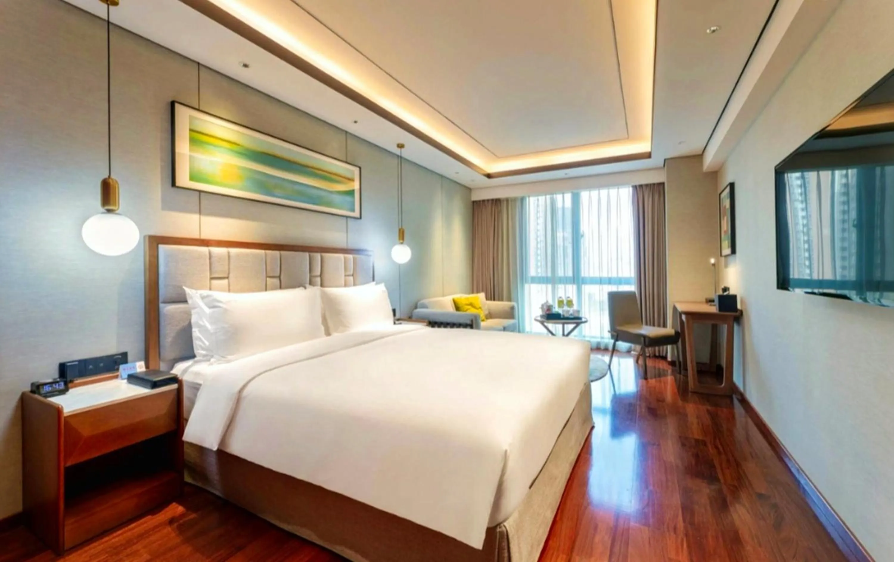 Photo of the whole room, Bed in Holiday Inn Suites Xi'an High-Tech Zone by IHG