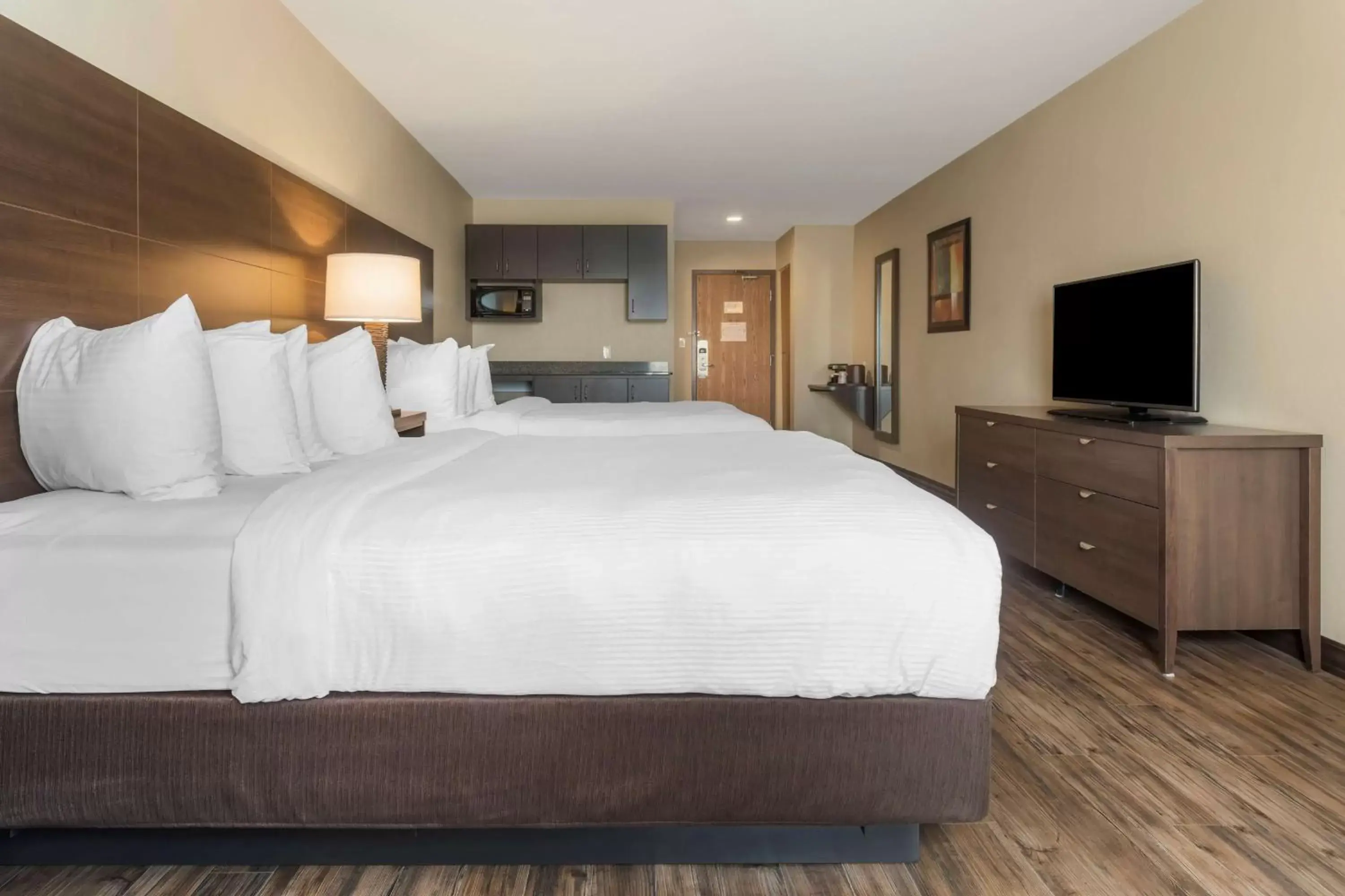 Bedroom, Bed in BEST WESTERN PLUS Saint John Hotel & Suites