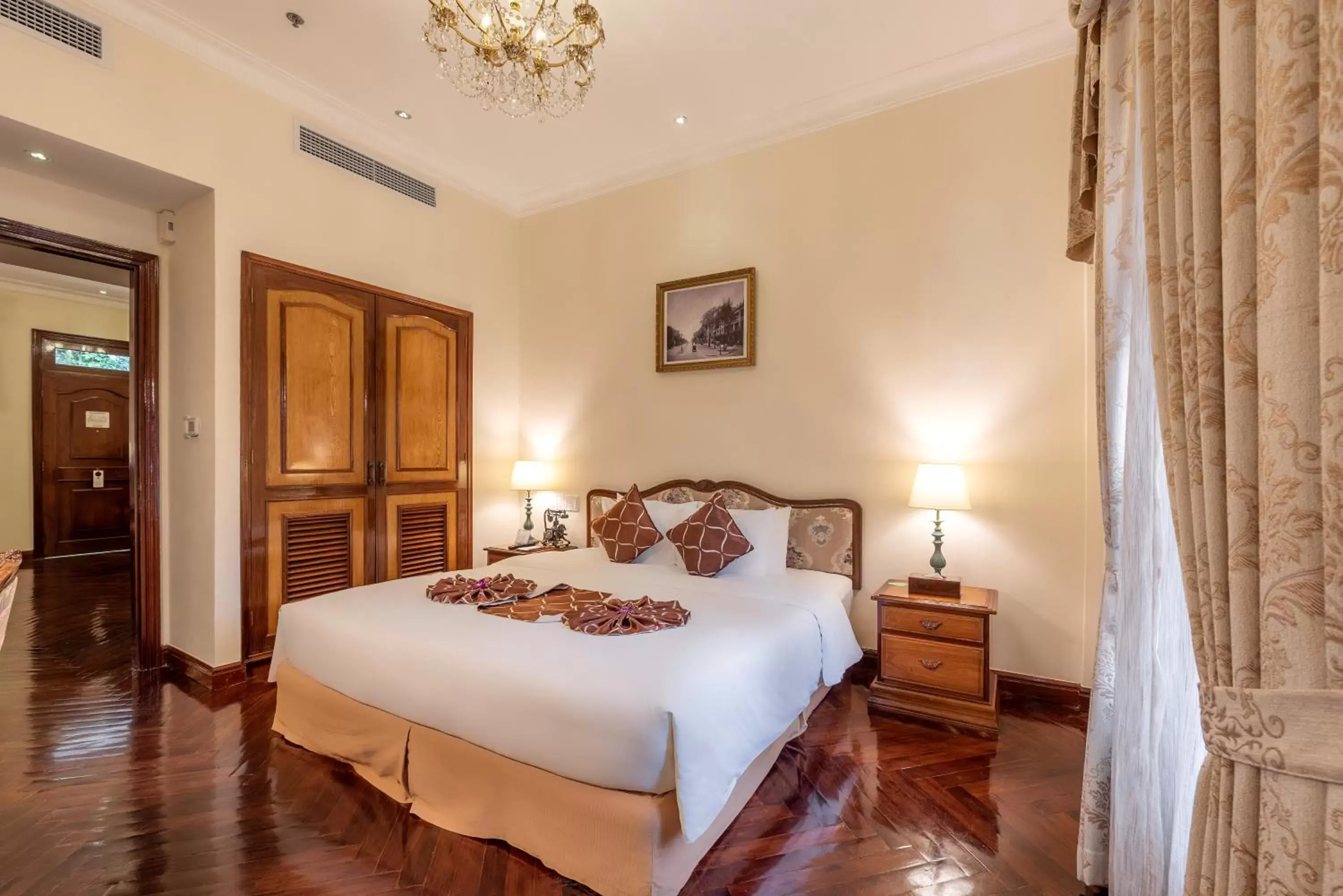 Living room, Bed in Hotel Grand Saigon