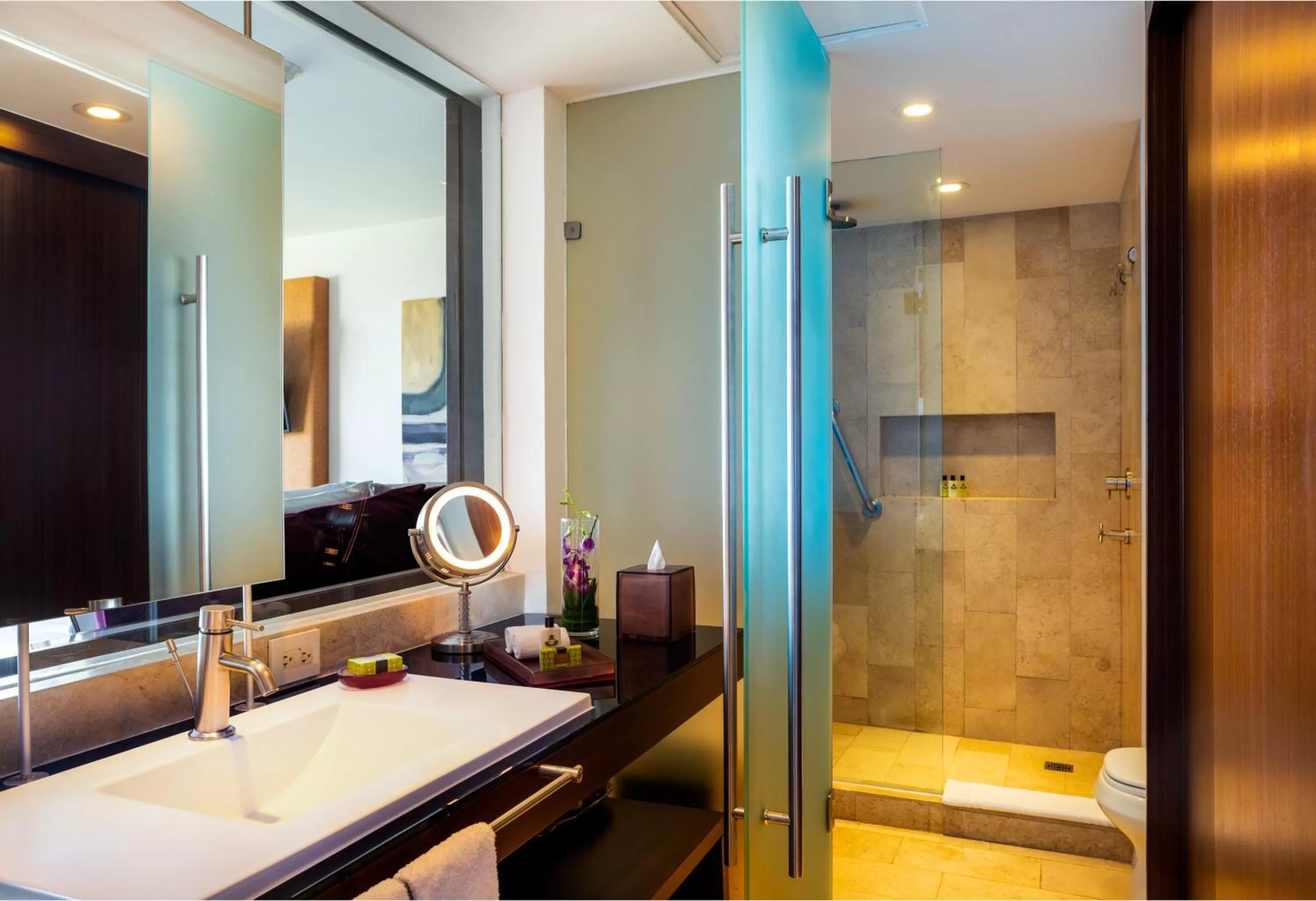 Bathroom, Bed in Presidente InterContinental Cancun Resort