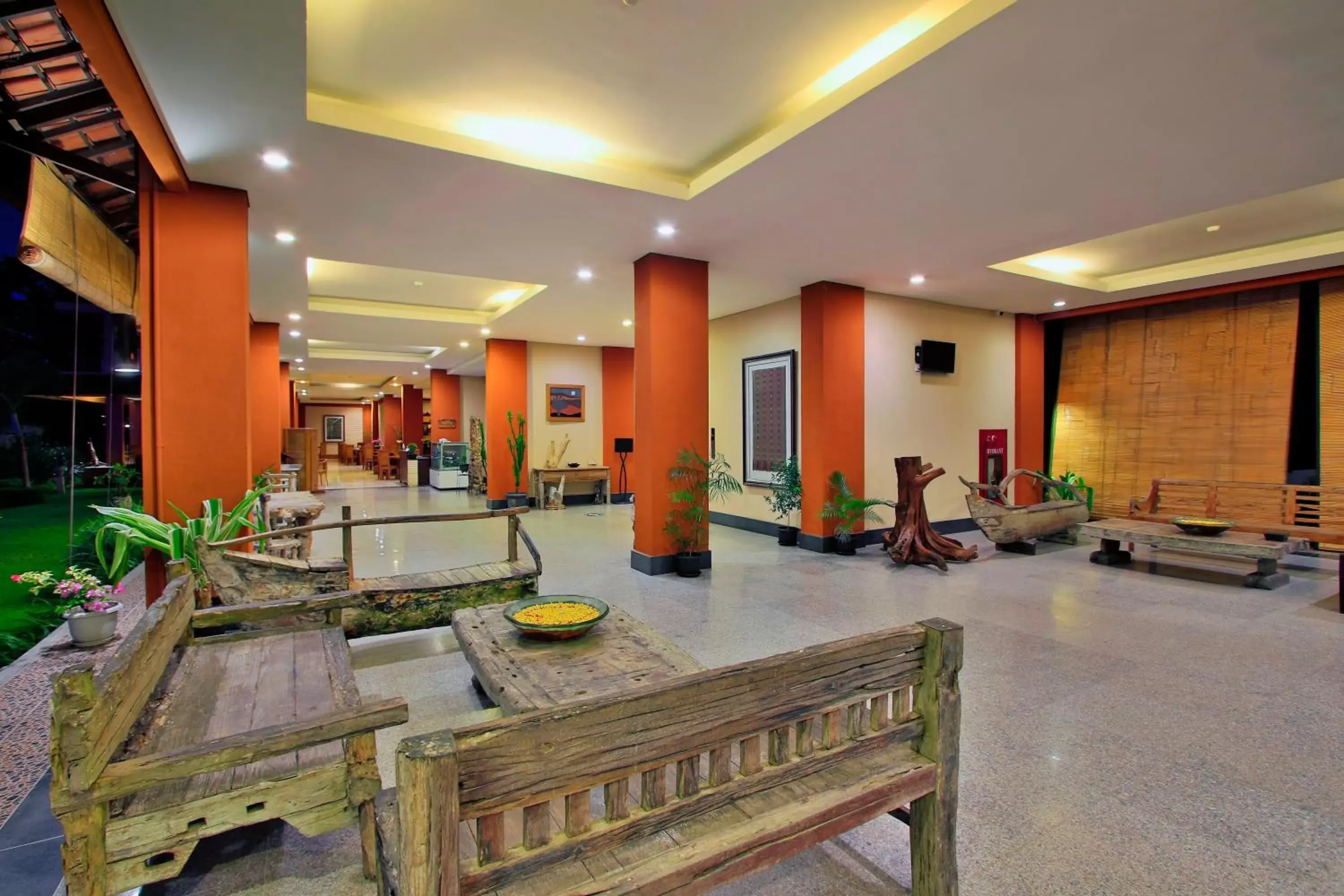 Lobby or reception, Fitness Center/Facilities in The Jayakarta Suites Komodo Flores