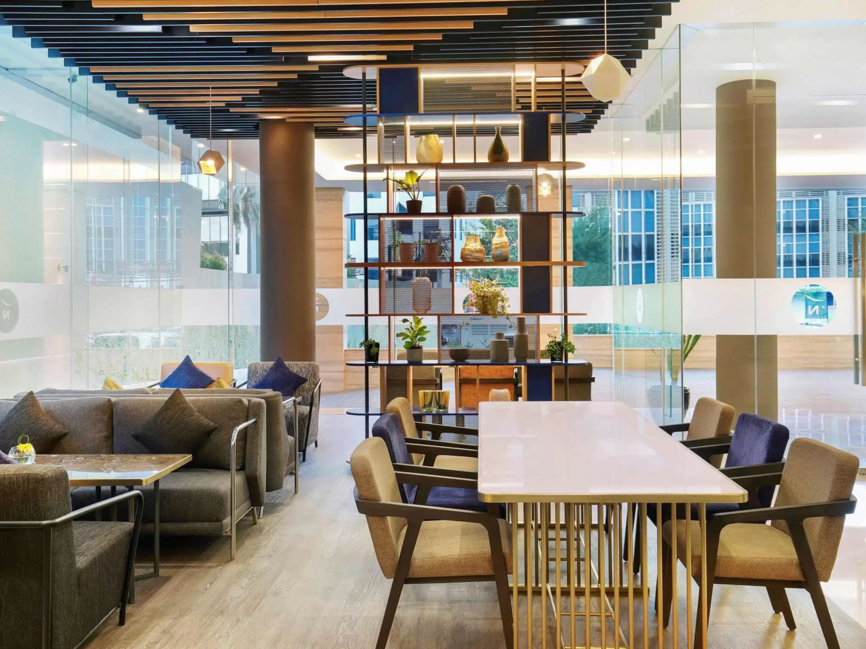 Lounge or bar, Restaurant/Places to Eat in Novotel Jakarta Cikini