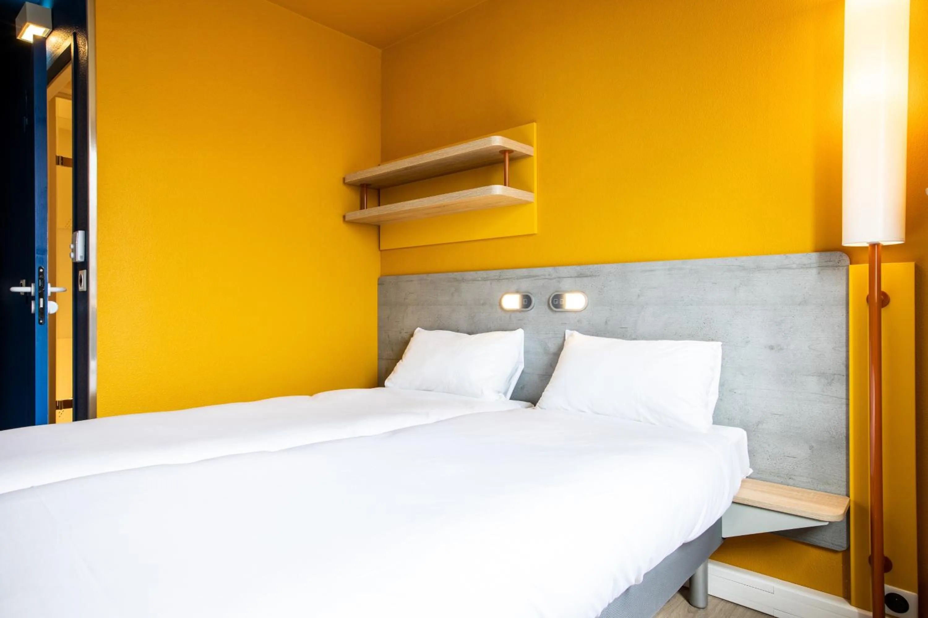 Bed in ibis budget Paris Gennevilliers