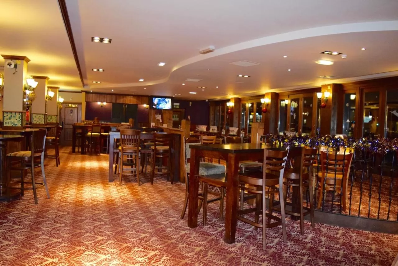 Restaurant/Places to Eat in The Golden Acorn Wetherspoon