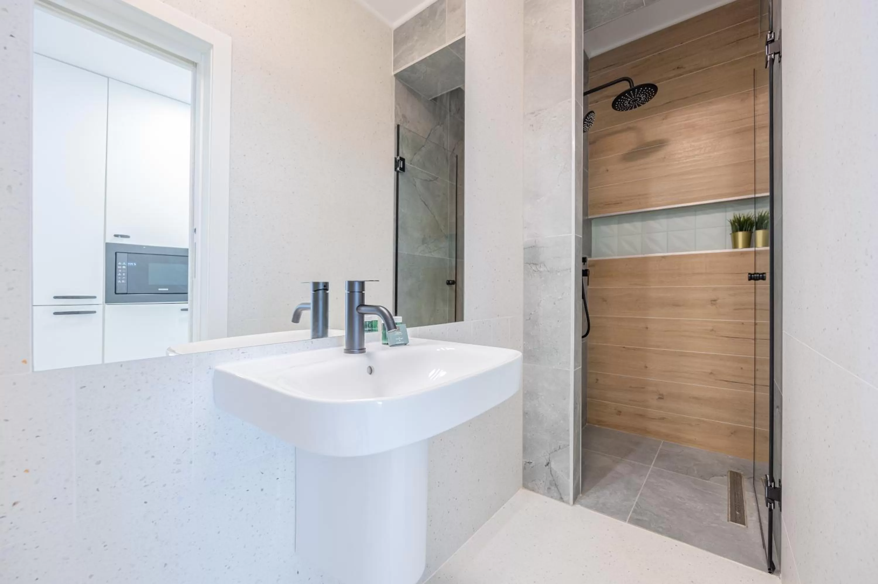 Shower in Prima by the River