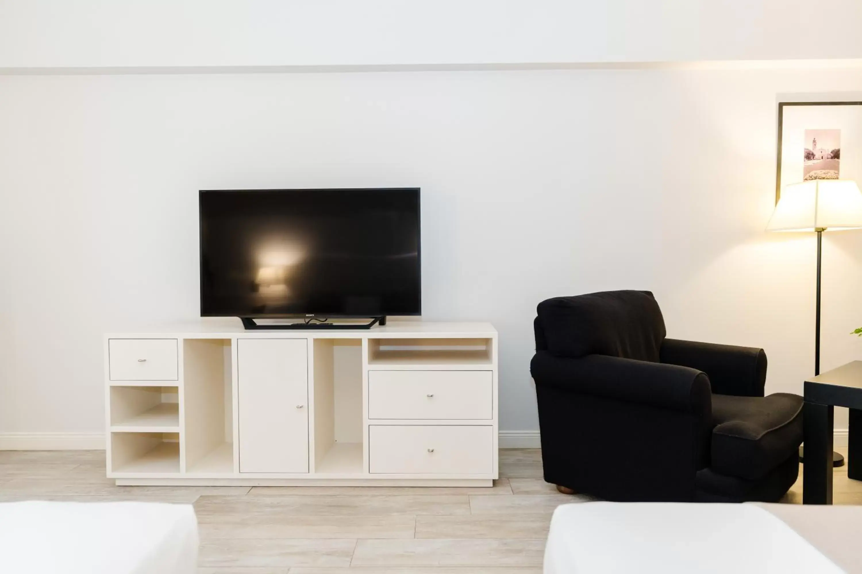 Living room, TV/Entertainment Center in Loi Suites Recoleta Hotel