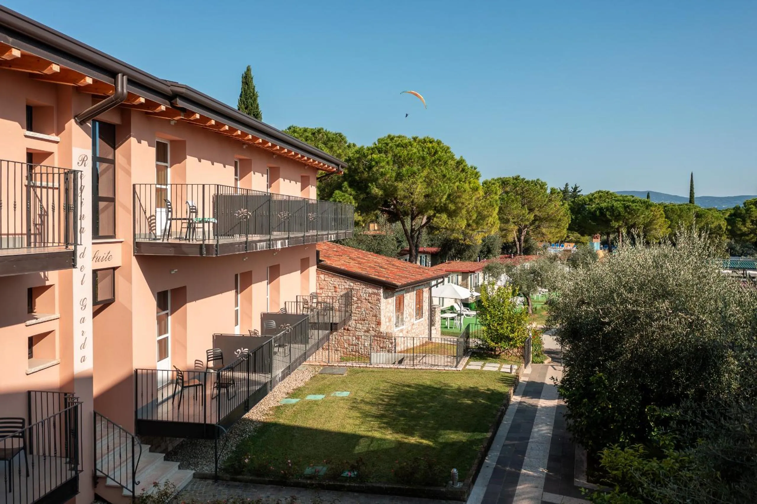 Property building in Regina del Garda Suite