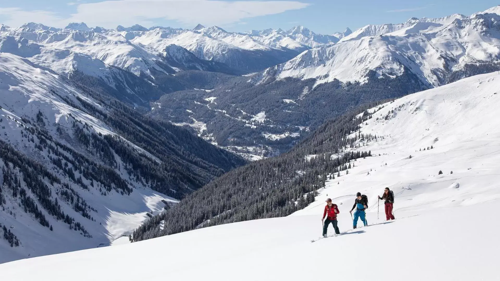 Skiing in Hotel Steinbock