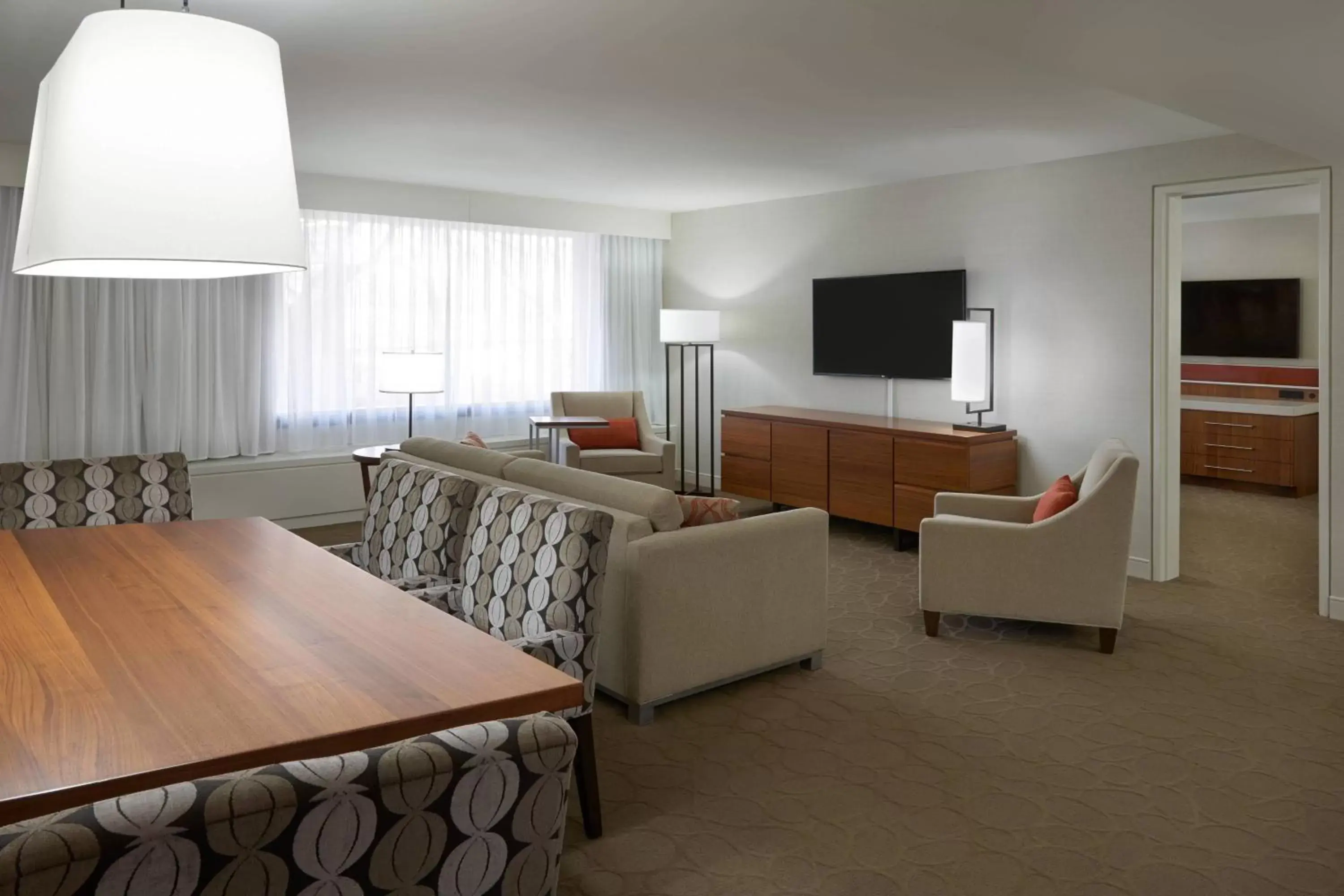 Photo of the whole room, Seating Area in Delta Hotels by Marriott Toronto Airport & Conference Centre