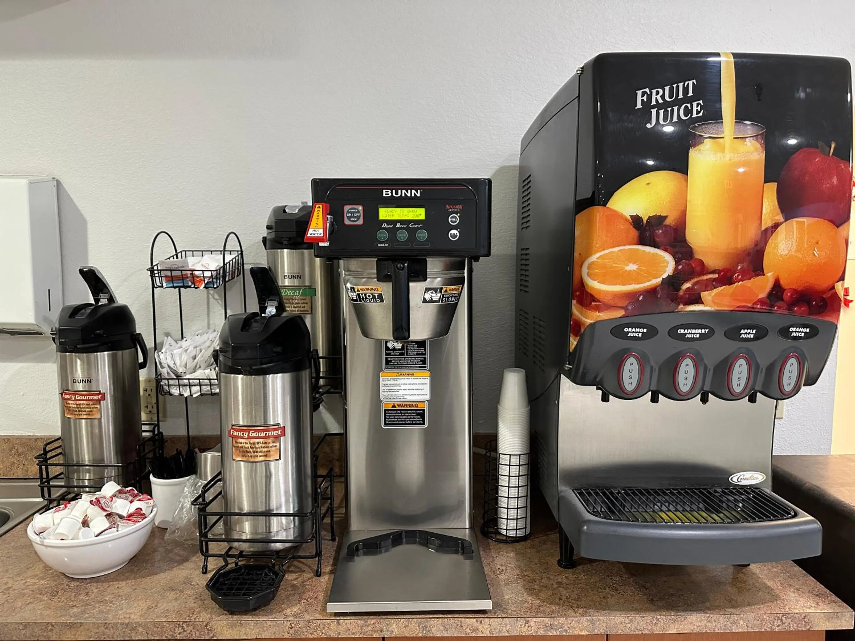 Coffee/tea facilities in Baymont by Wyndham Omaha SW