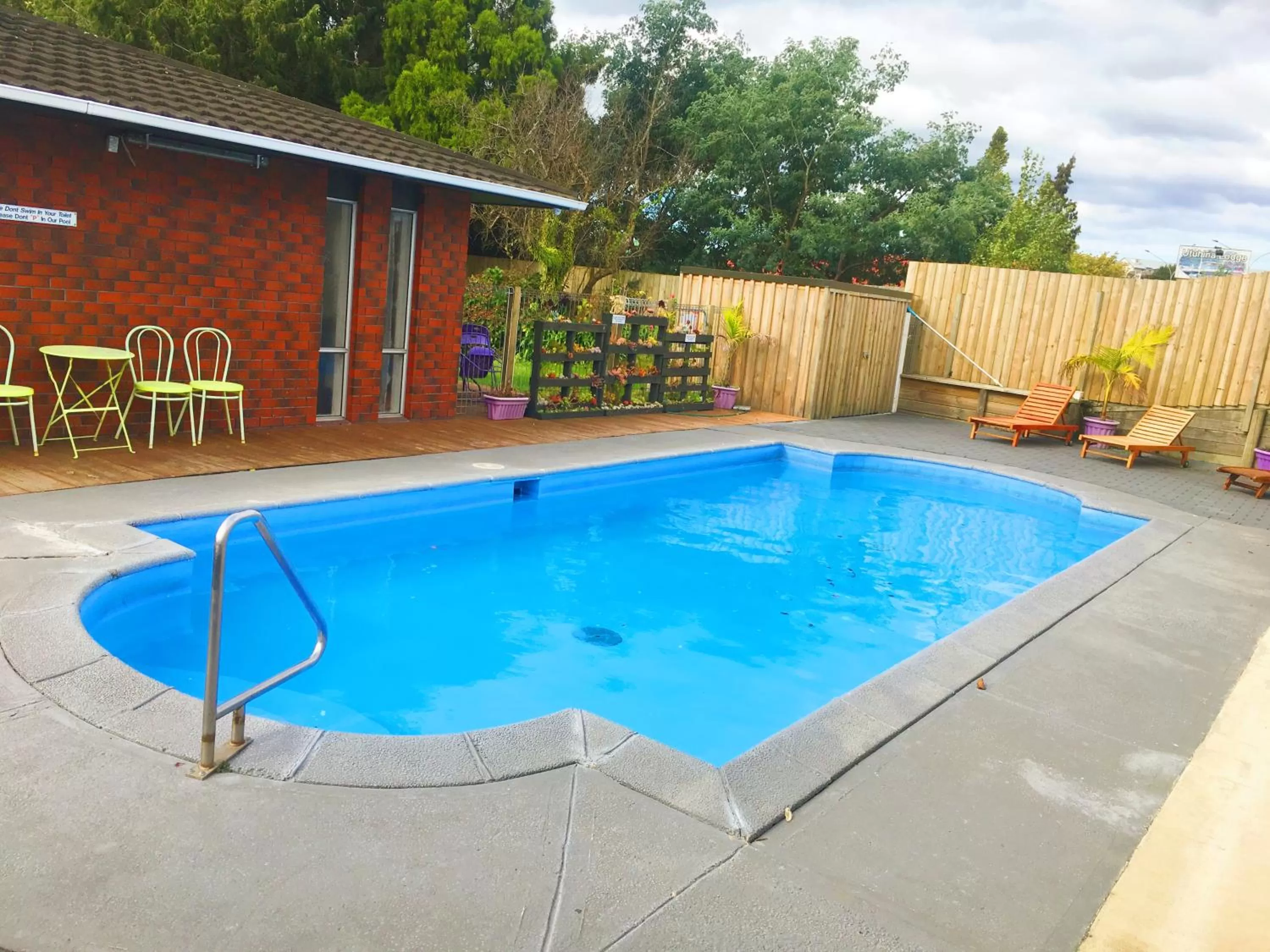 Swimming pool in Red Rock Thermal Motel - Mineral Pool