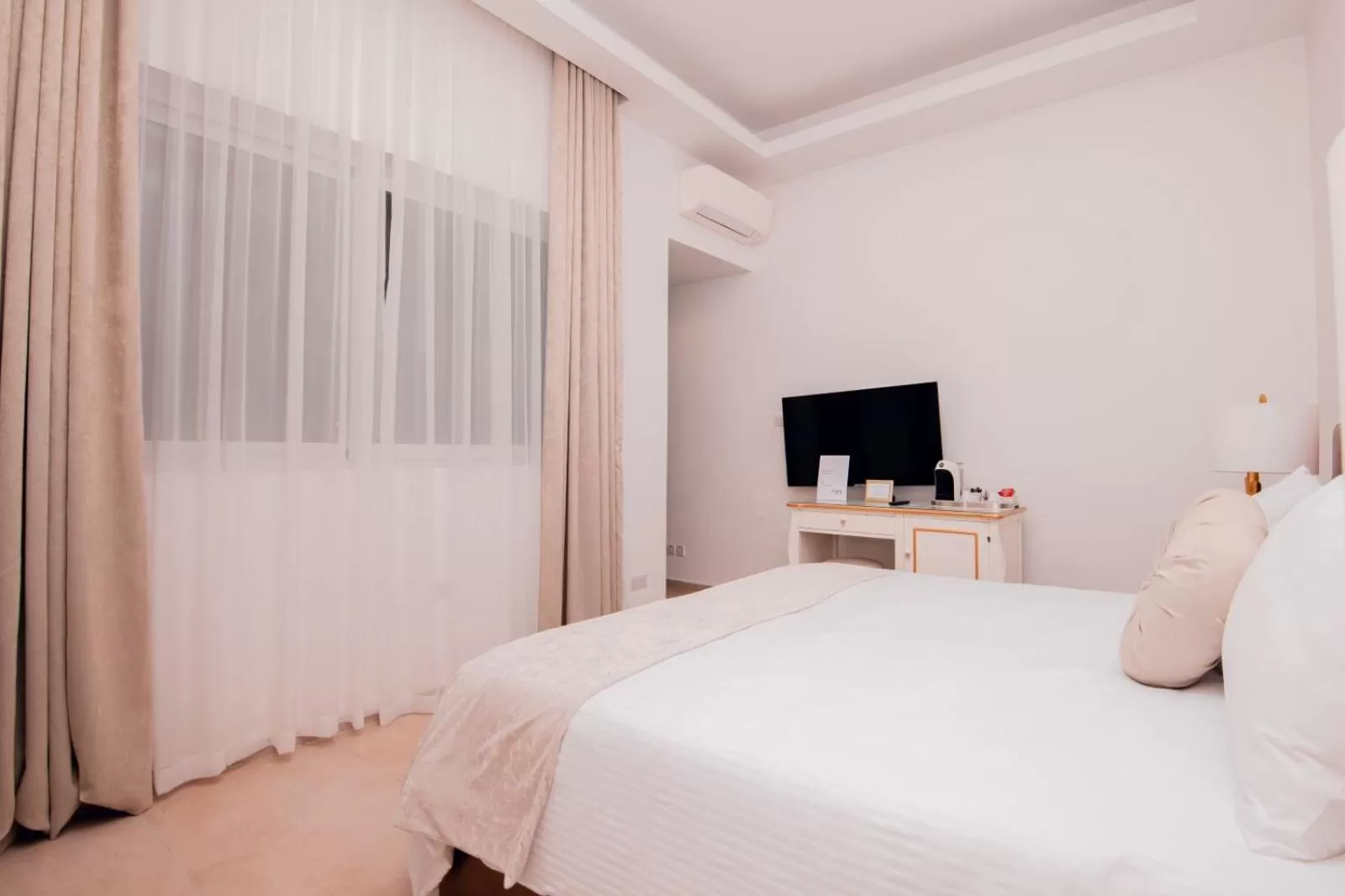 Photo of the whole room, Bed in Giorgio Boutique Hotel