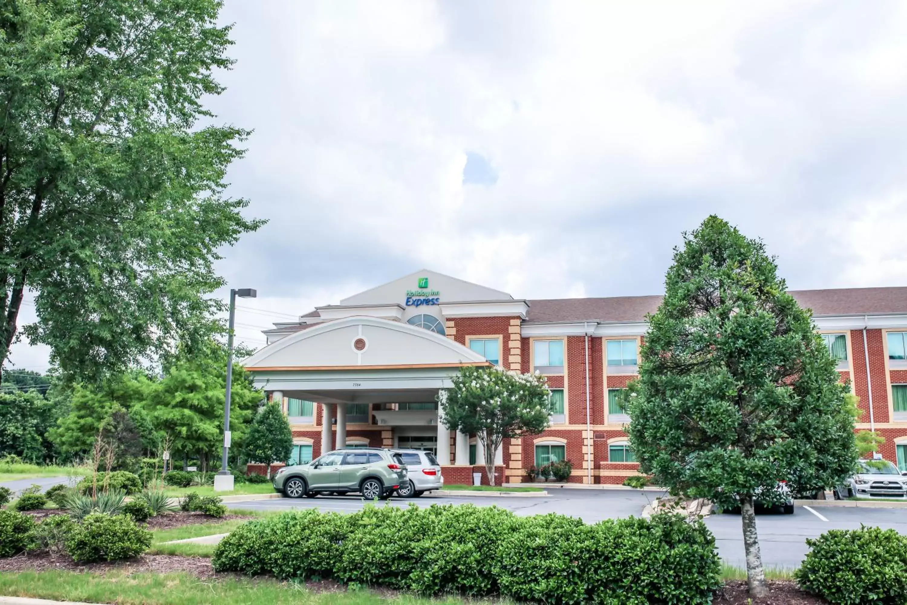 Property Building in Holiday Inn Express Hotel & Suites Memphis/Germantown, an IHG Hotel