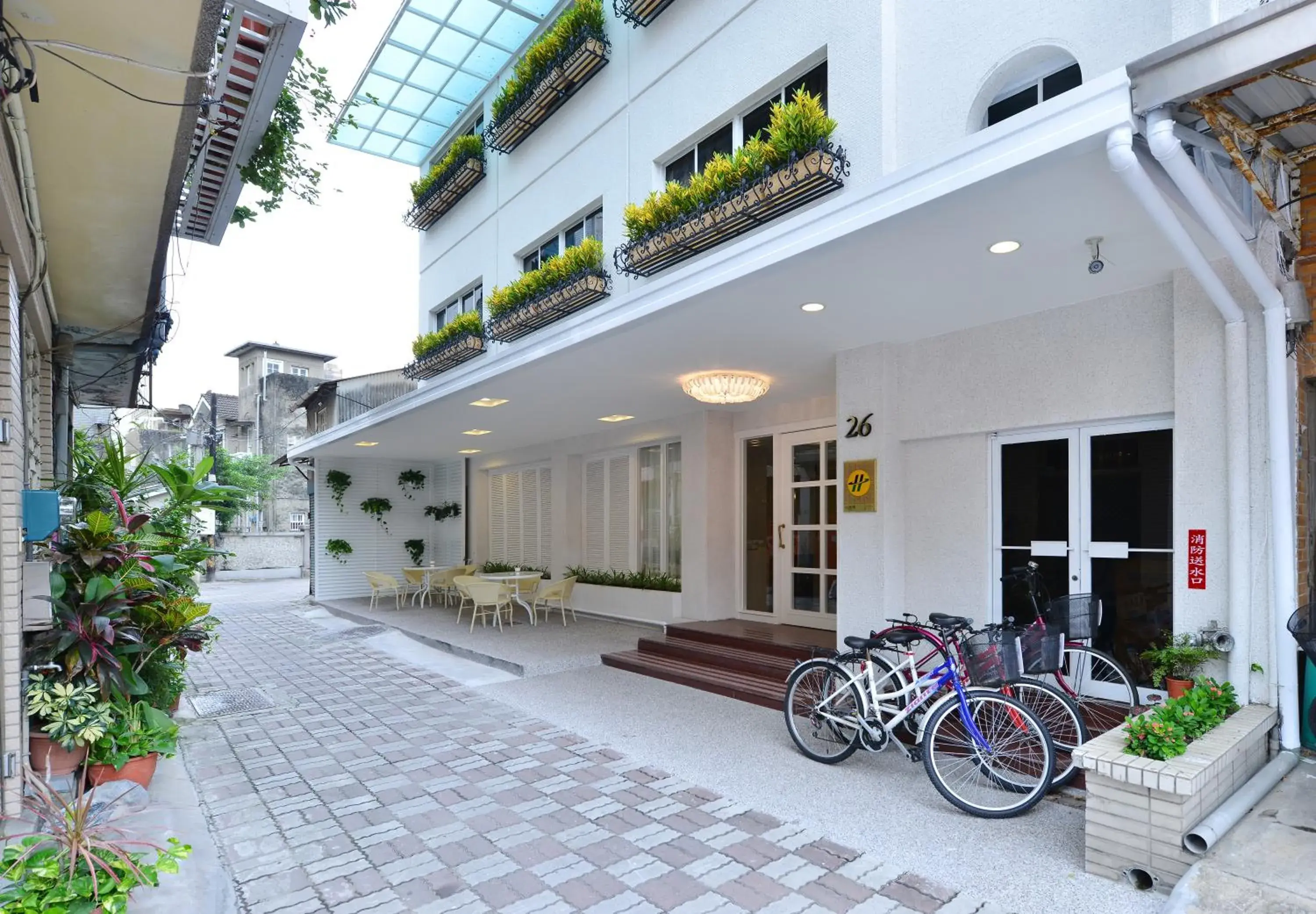 Facade/entrance in Ing Wang Hotel