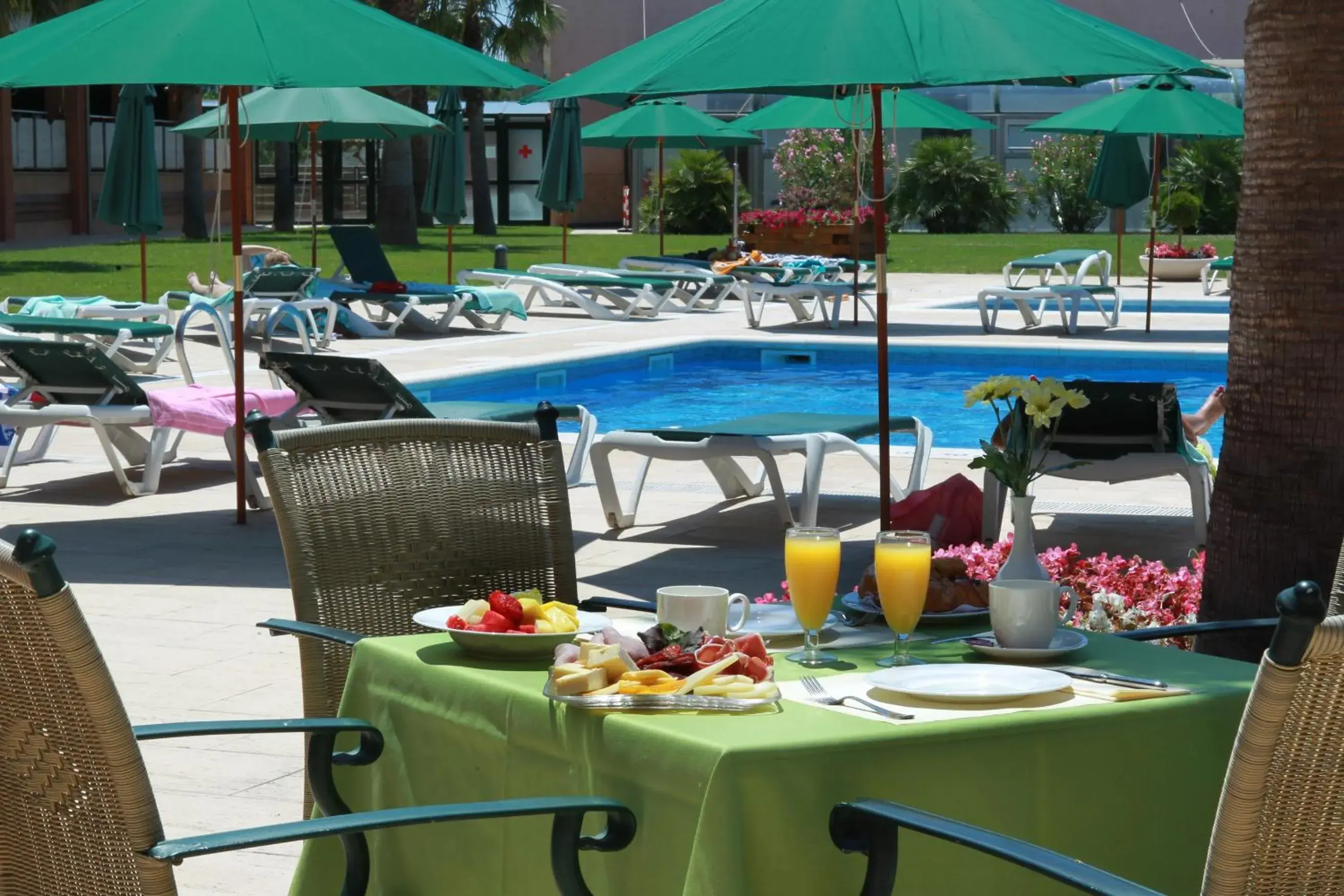 Pool view in Hotel Clipper - EL DELFÍN VERDE RESORTS - Platja de Pals Pool view in Hotel Clipper - EL DELFÍN VERDE RESORTS - Platja de Pals
