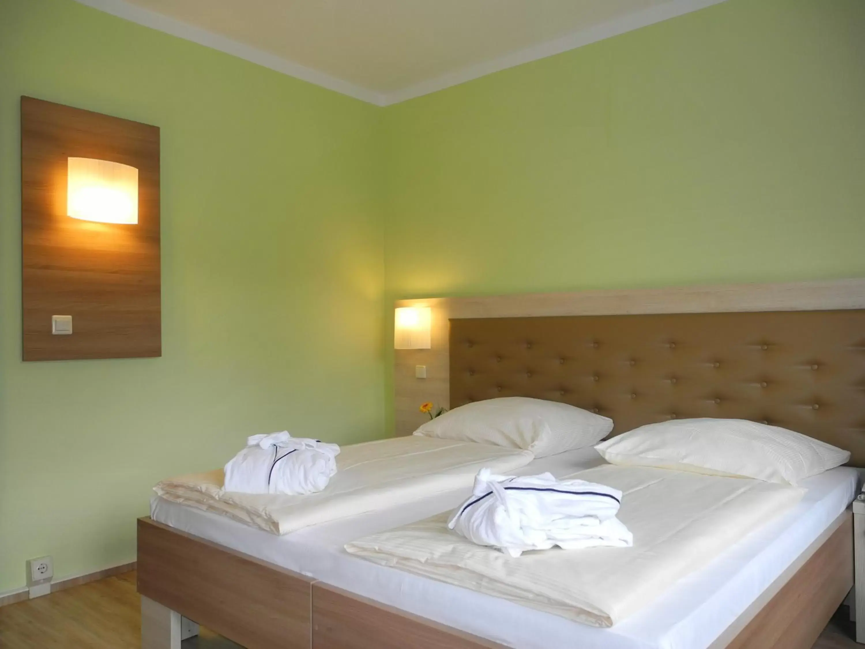 Bedroom, Bed in Waldhotel Wandlitz