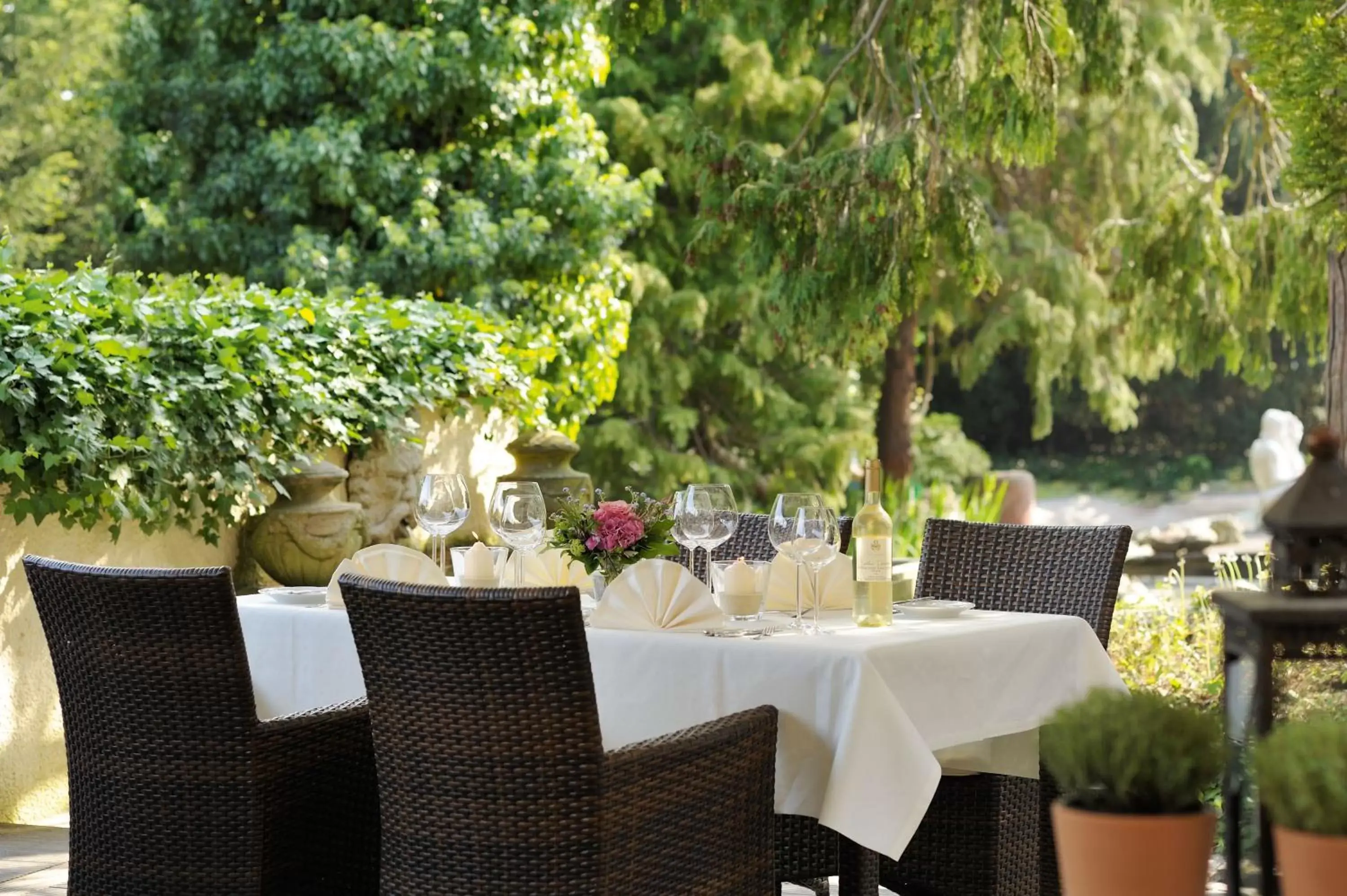 Patio, Restaurant/Places to Eat in Hotel Schloss Edesheim