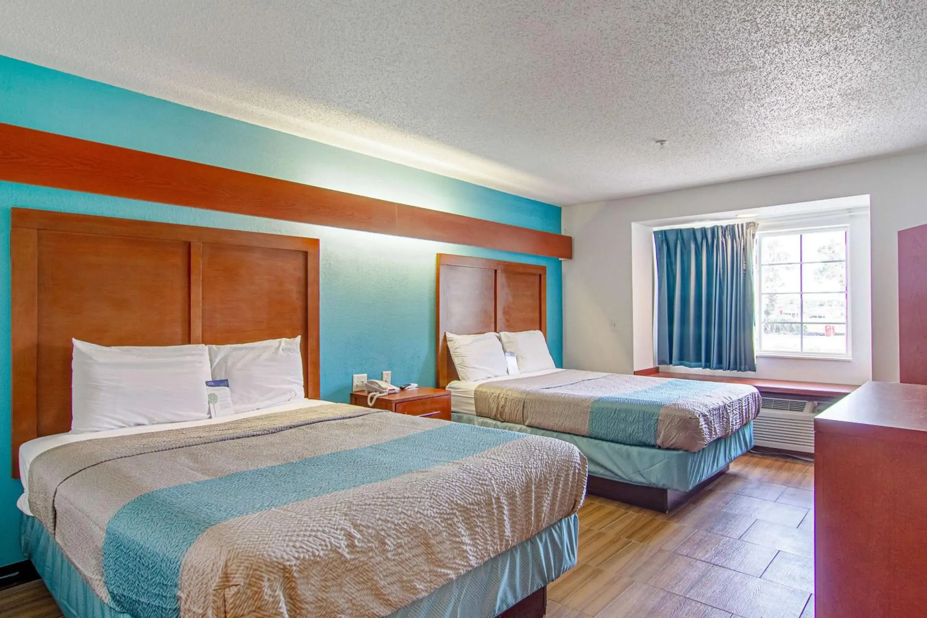 Photo of the whole room, Bed in Americas Best Value Inn & Suites Brunswick