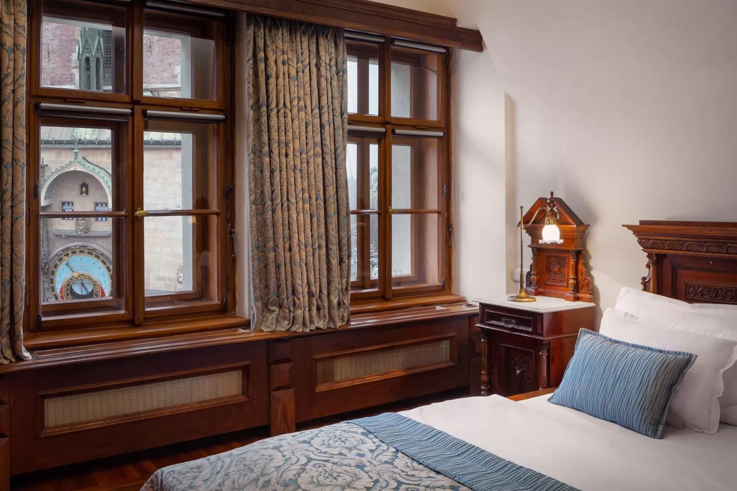 City view, Bed in Grand Hotel Praha