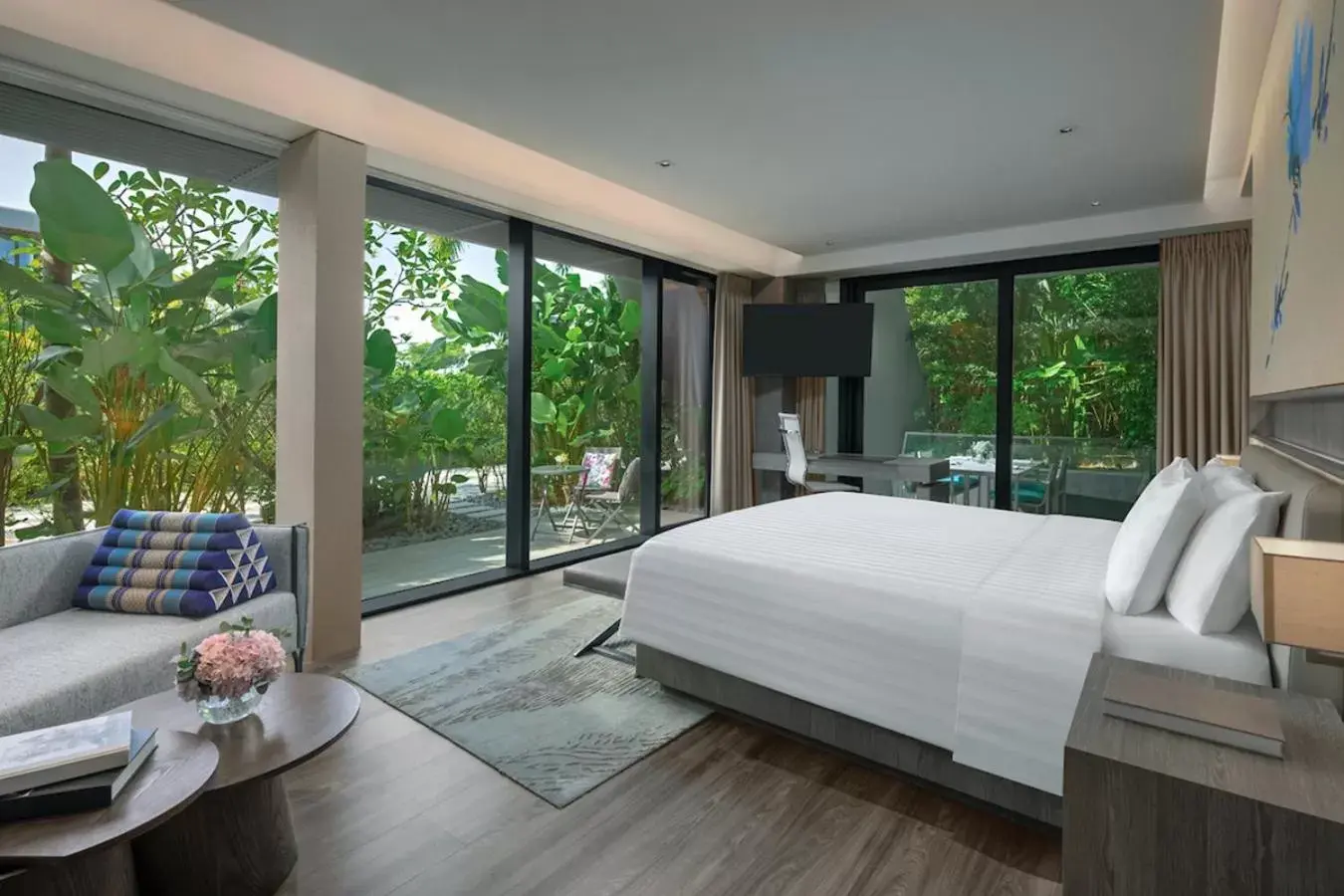 Bedroom, Bed in Dusit Thani Laguna Singapore
