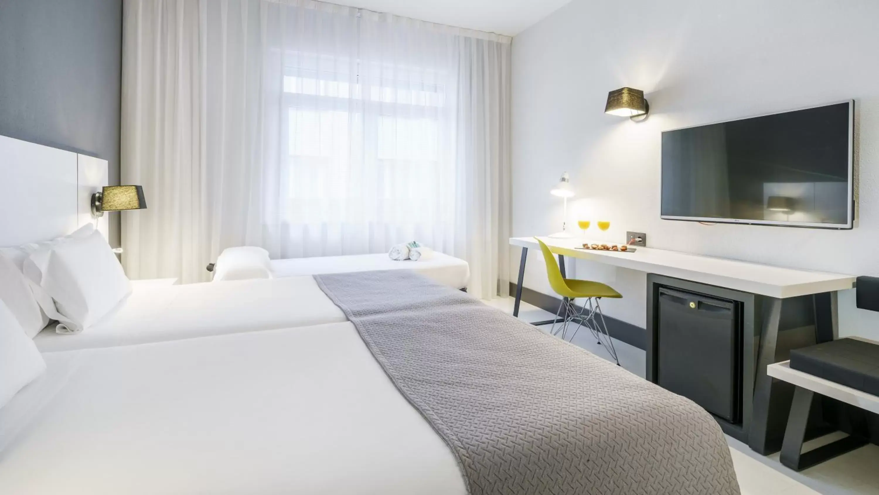 Triple Room (2 Adults + 1 Child) in Hotel Ilunion Bilbao