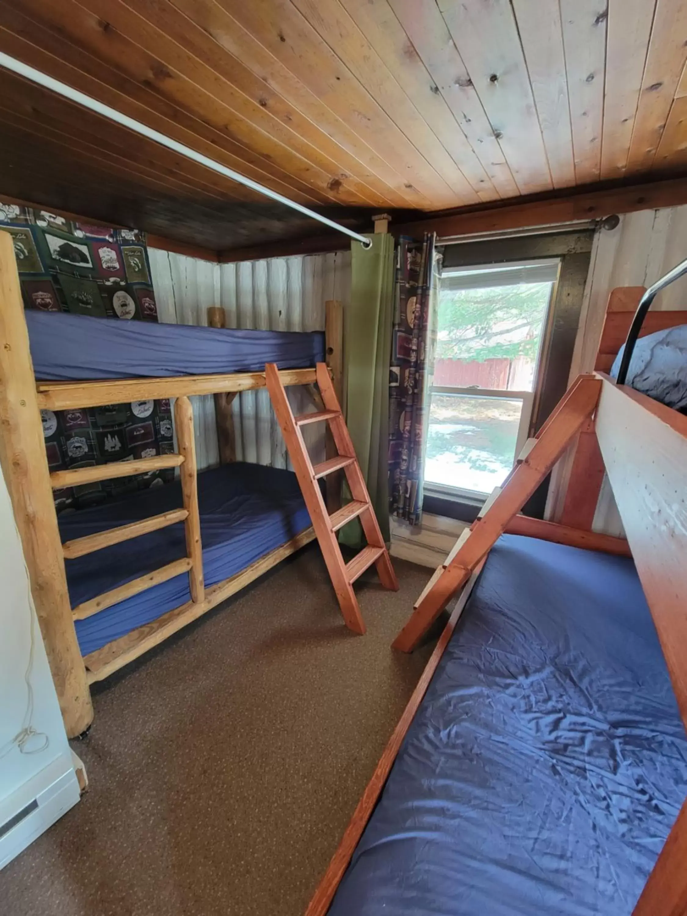 Bedroom, Bunk Bed in Two Rivers Motel and Cabins