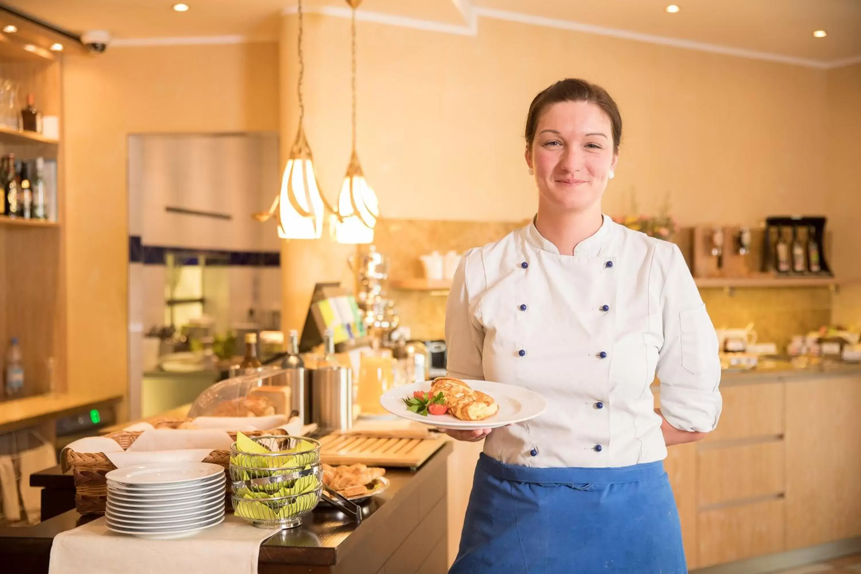 Buffet breakfast, Staff in Strandhaus am Inselsee