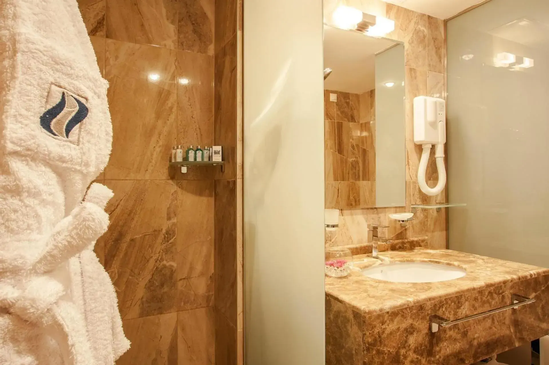 Shower, Bathroom in International Hotel Casino & Tower Suites