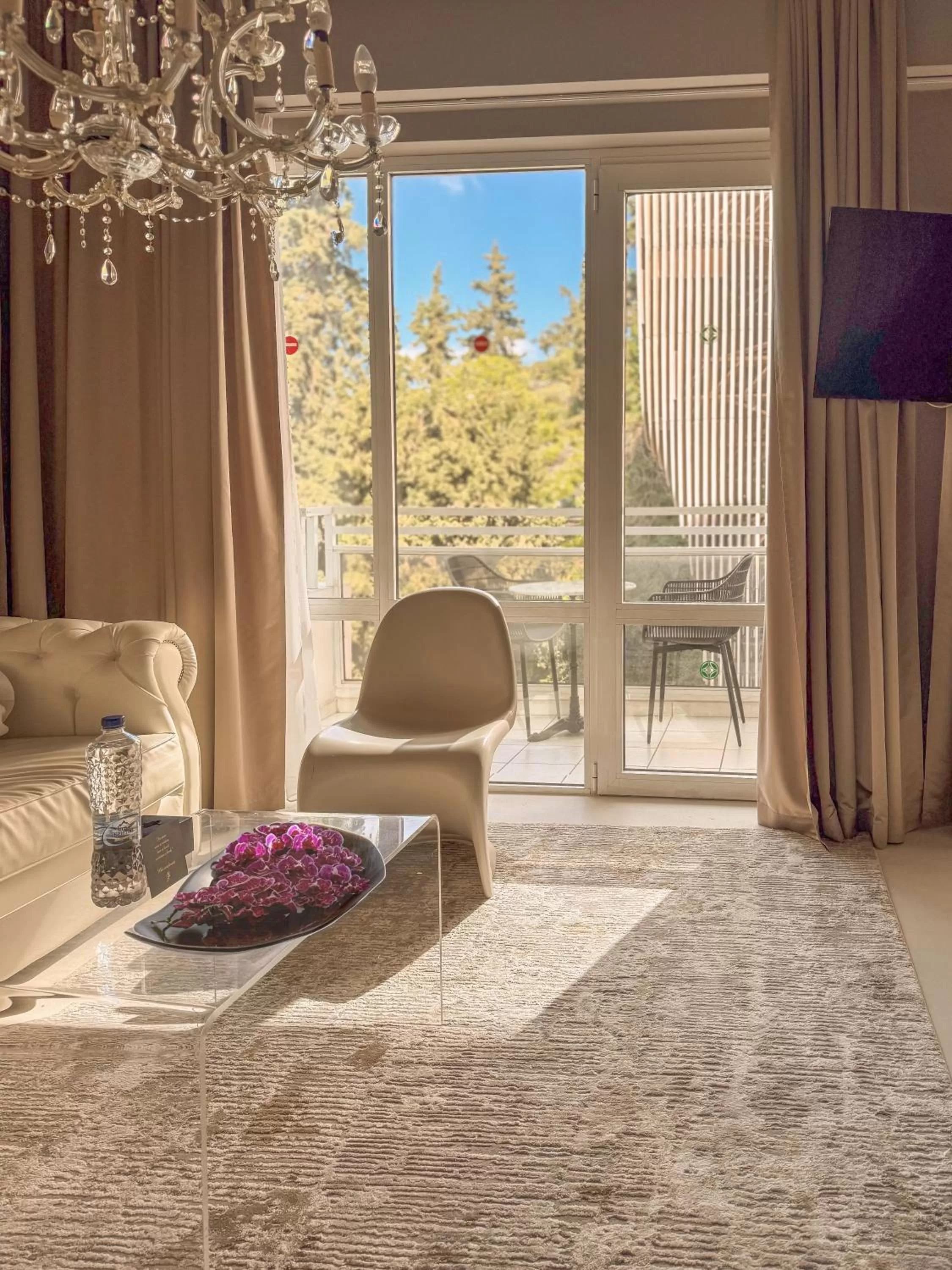 Family in St George Lycabettus Lifestyle Hotel