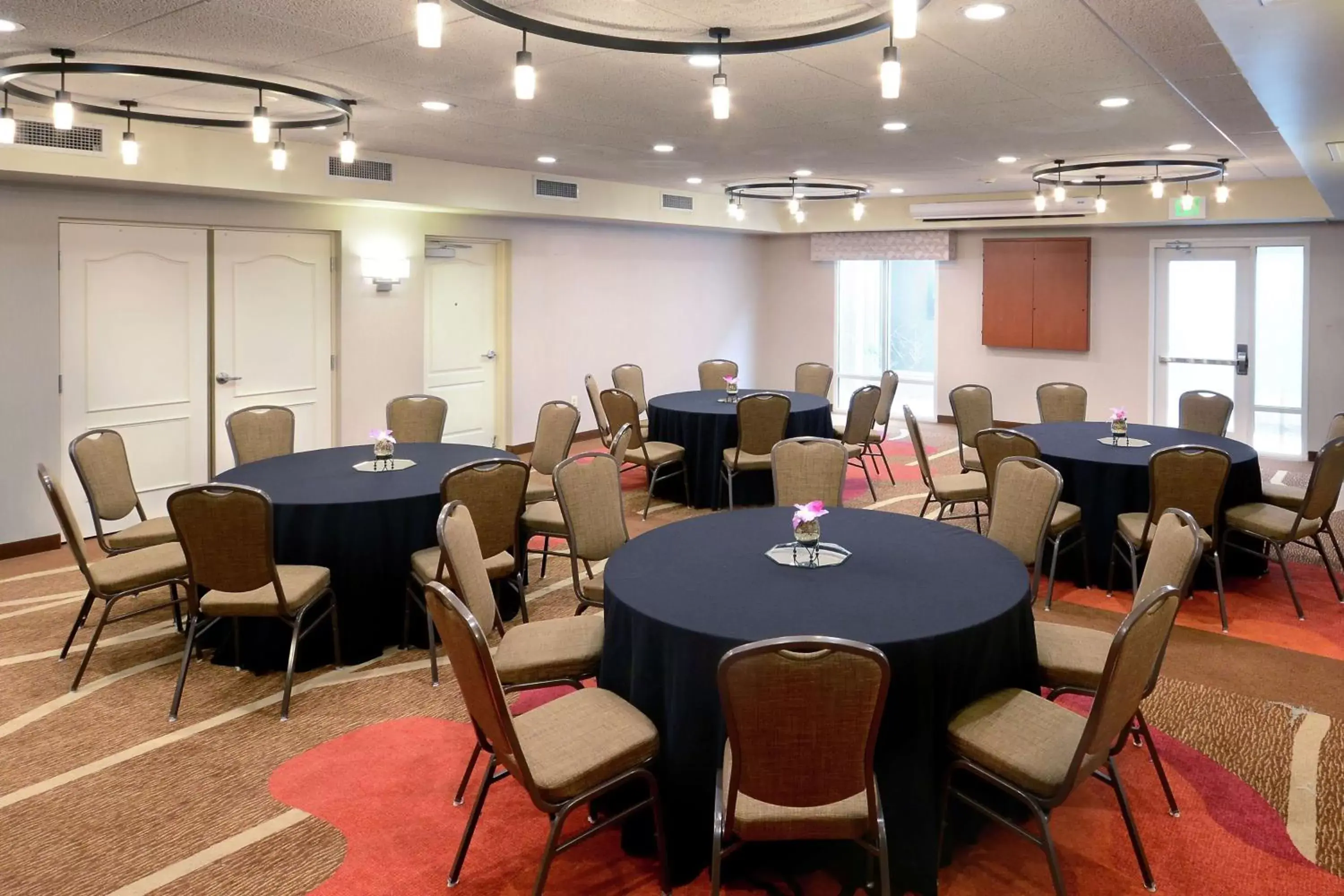 Meeting/conference room, Restaurant/Places to Eat in Hilton Garden Inn Greensboro