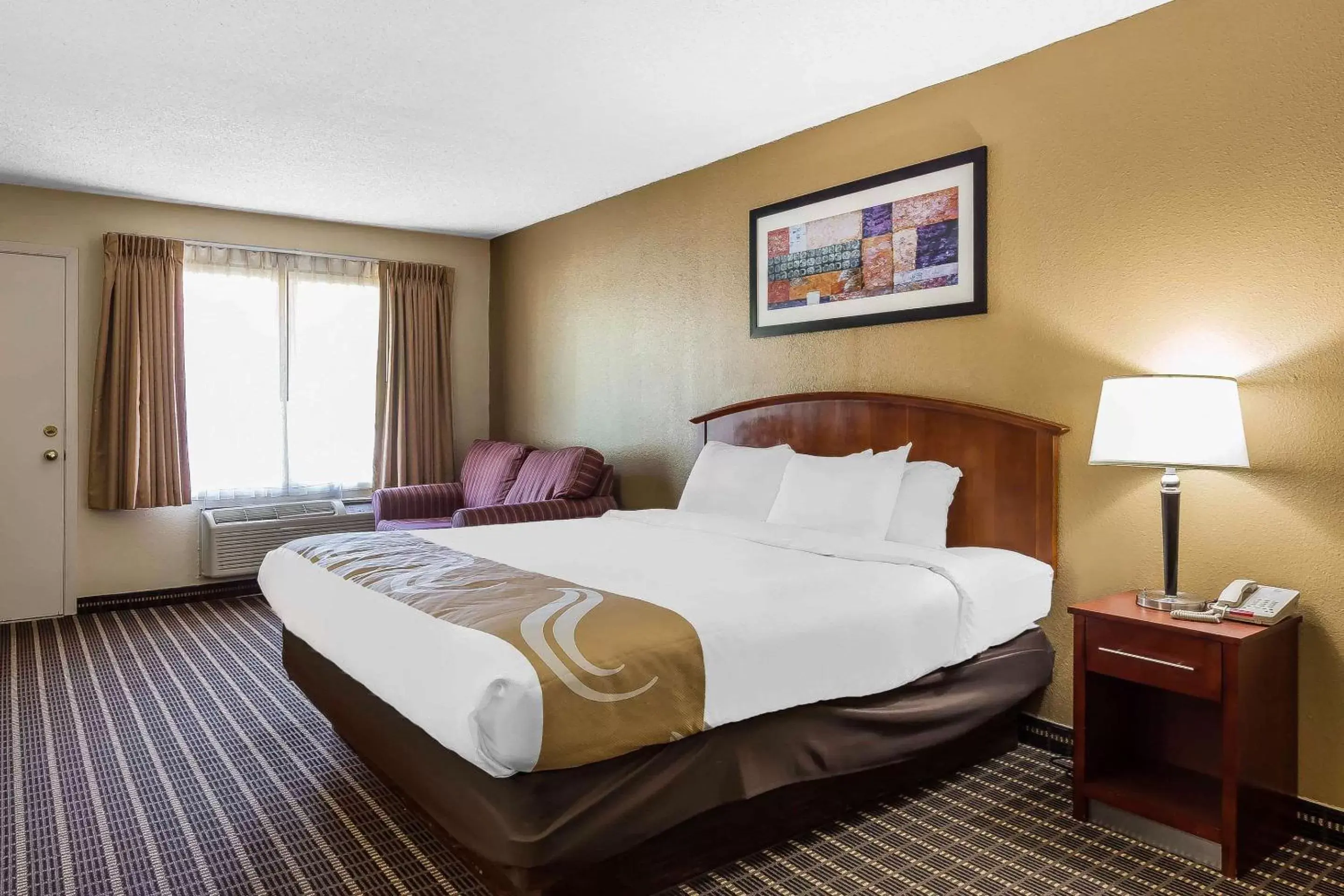 Photo of the whole room, Bed in Quality Inn & Suites Sevierville - Pigeon Forge