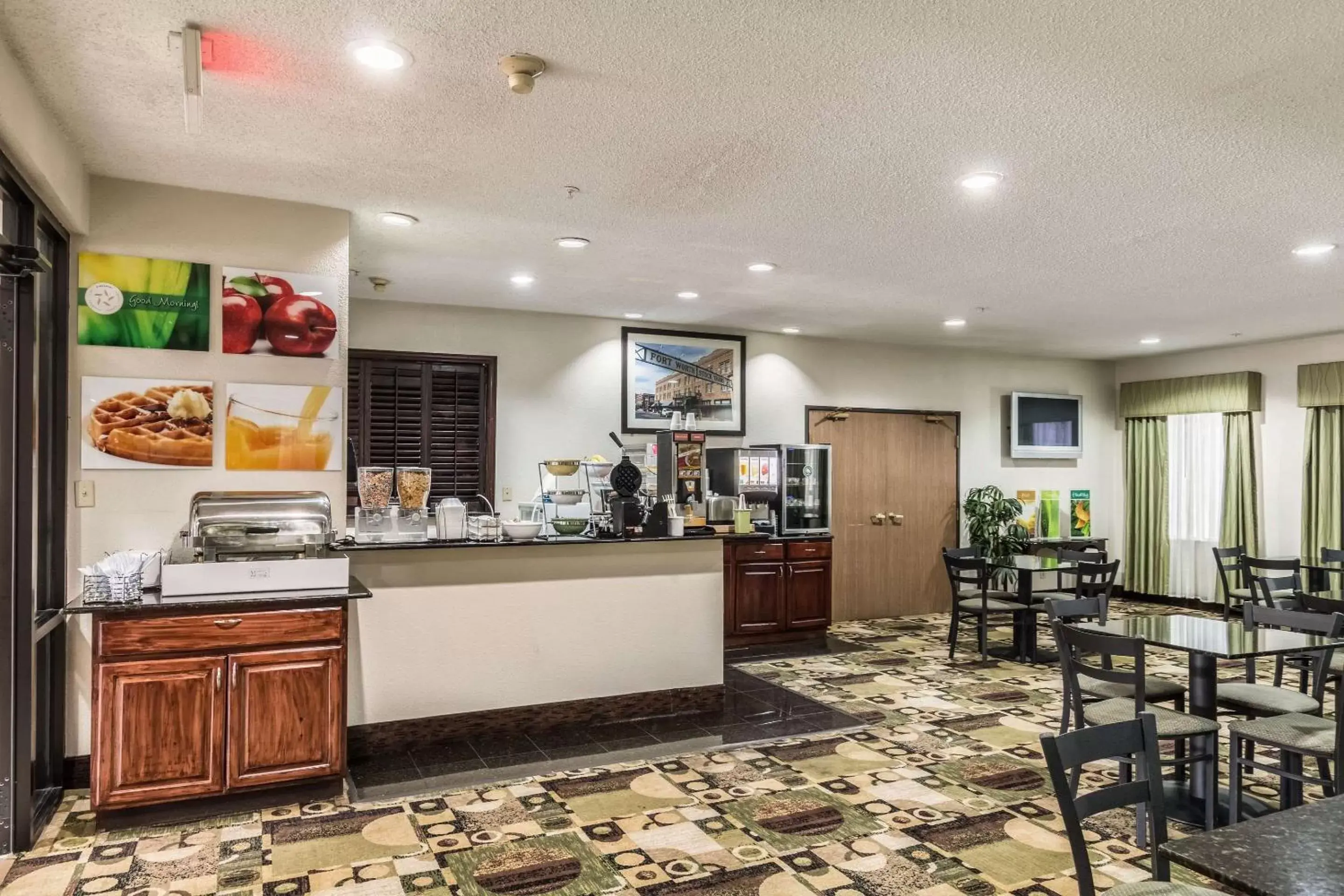 Restaurant/Places to Eat in Quality Suites, Ft Worth Burleson