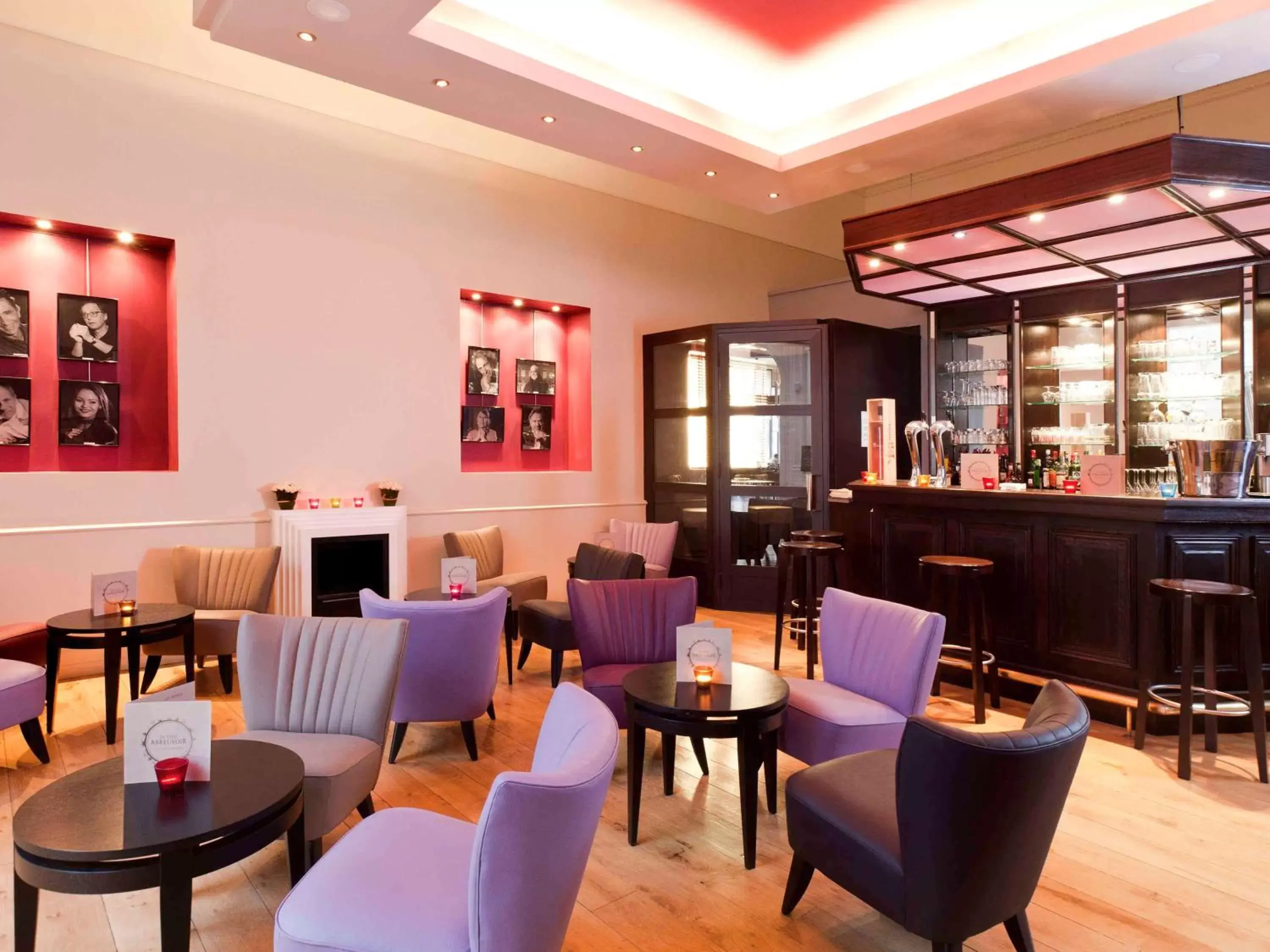 Lounge or bar, Restaurant/Places to Eat in Mercure Lille Roubaix Grand Hôtel