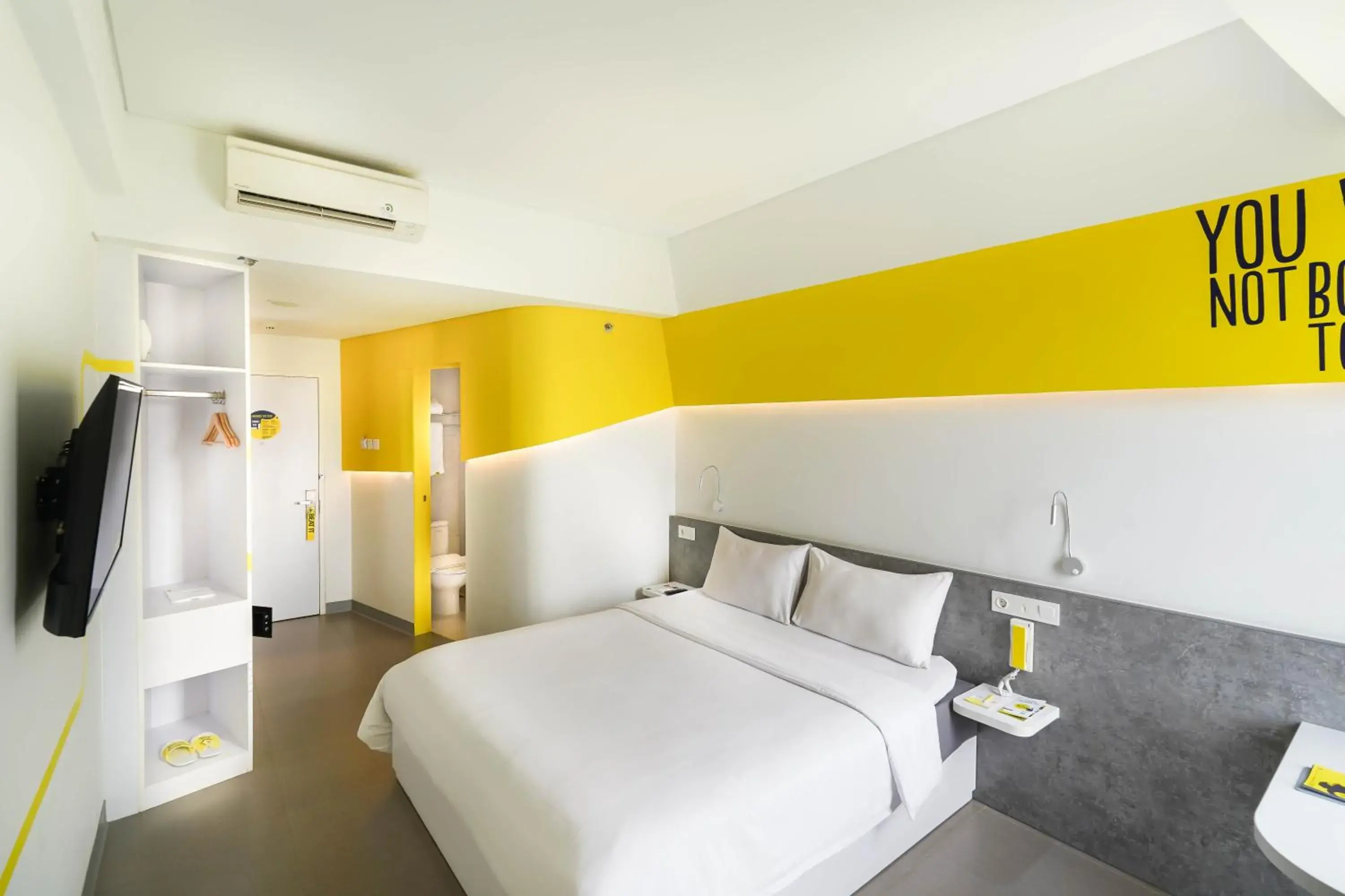 Bed in YELLO Hotel Manggarai