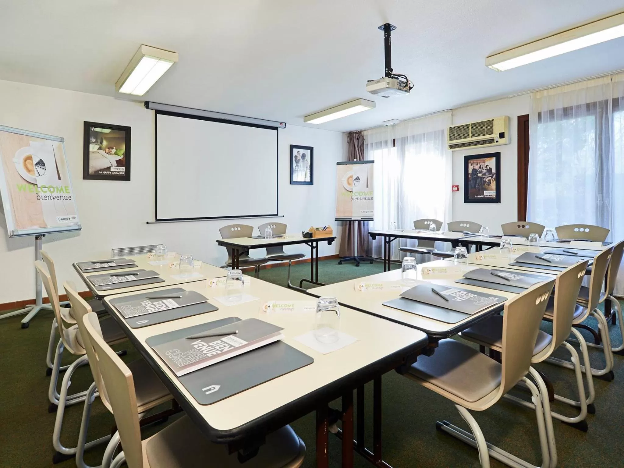Meeting/conference room in Campanile NATURE - Aix En Provence Meyreuil