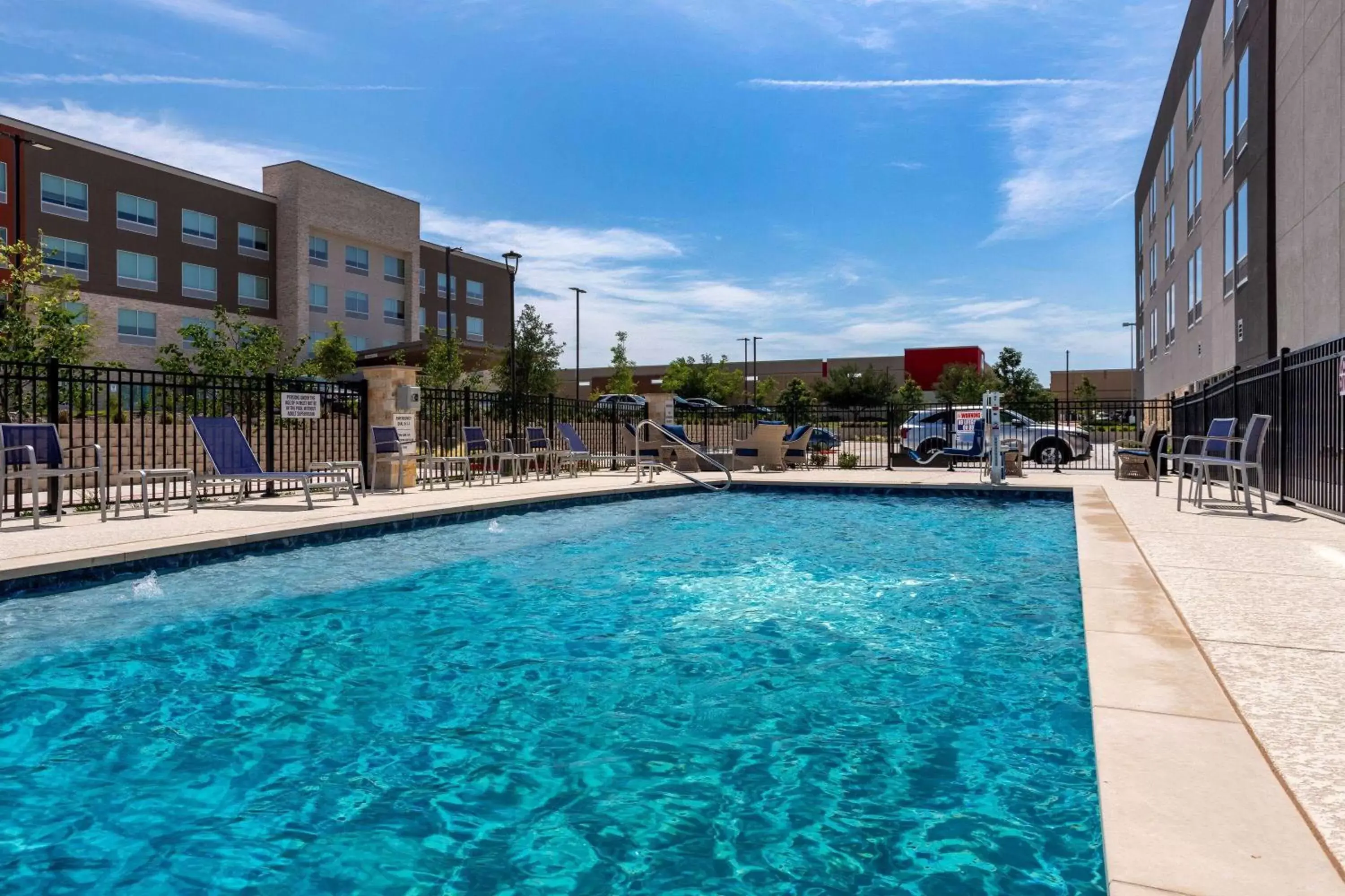 Pool view, Swimming Pool in La Quinta Inn & Suites by Wyndham Pflugerville