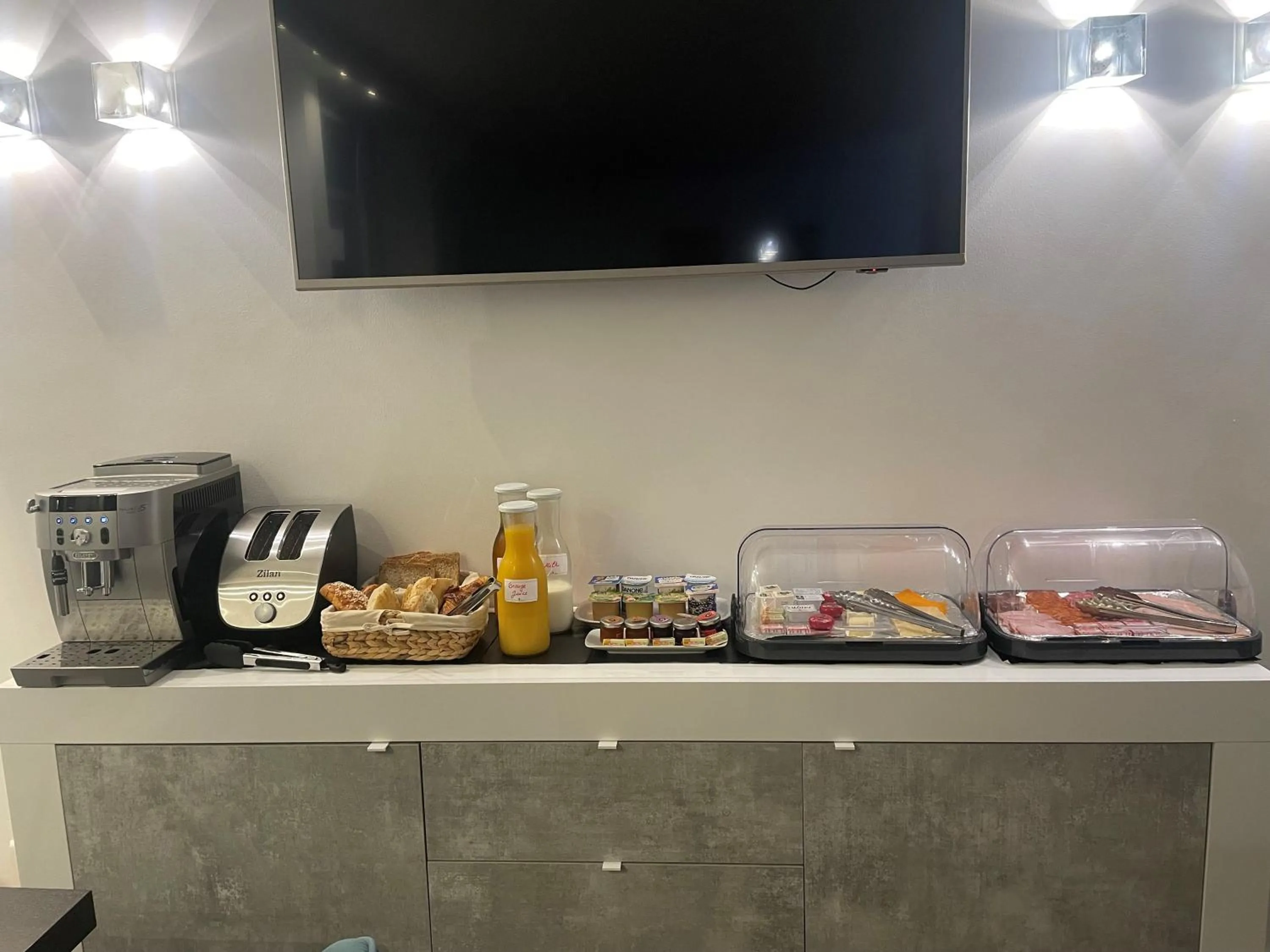 Breakfast in Hôtel Anna Livia