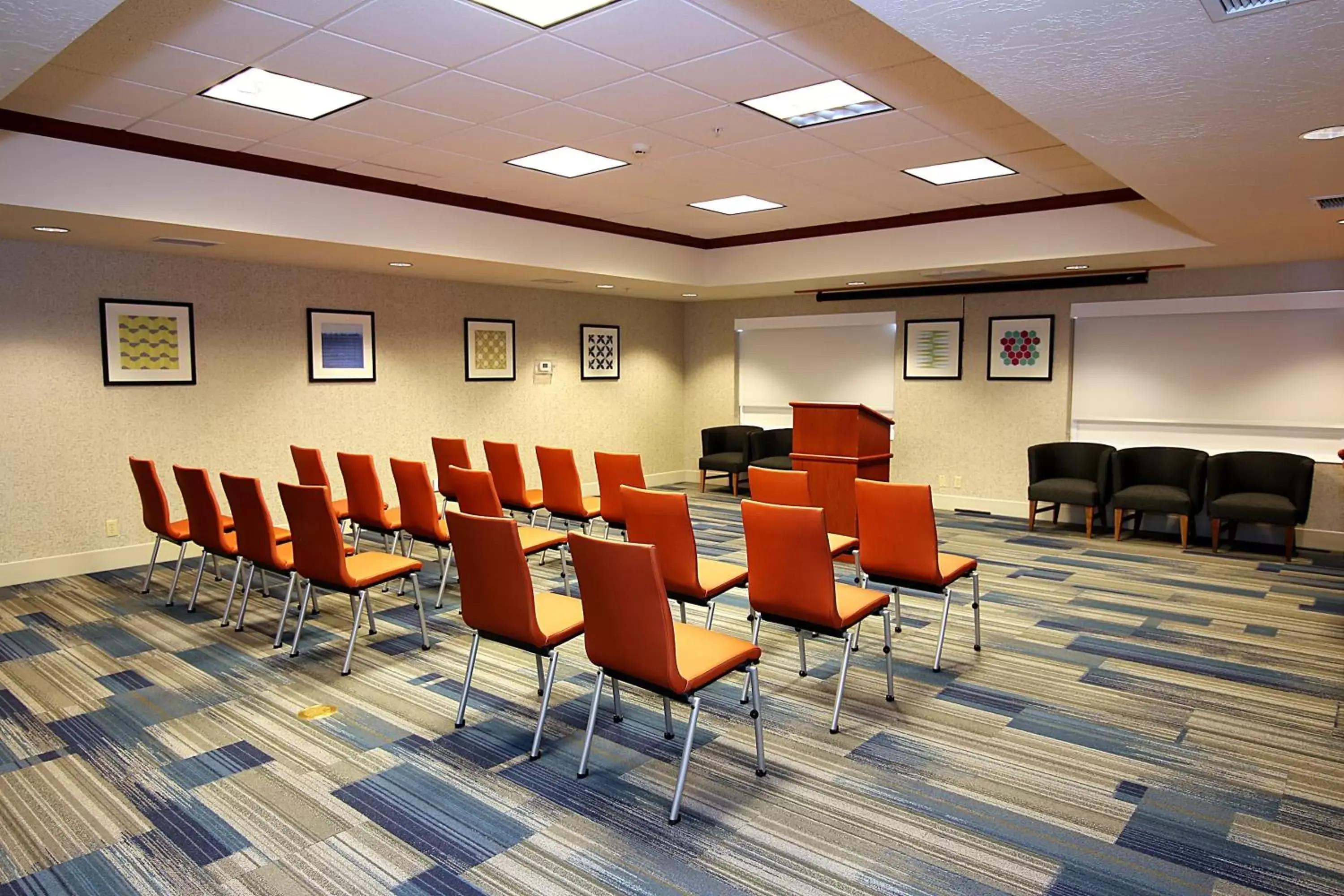 Meeting/conference room in Holiday Inn Express Hotel & Suites Ashland, an IHG Hotel