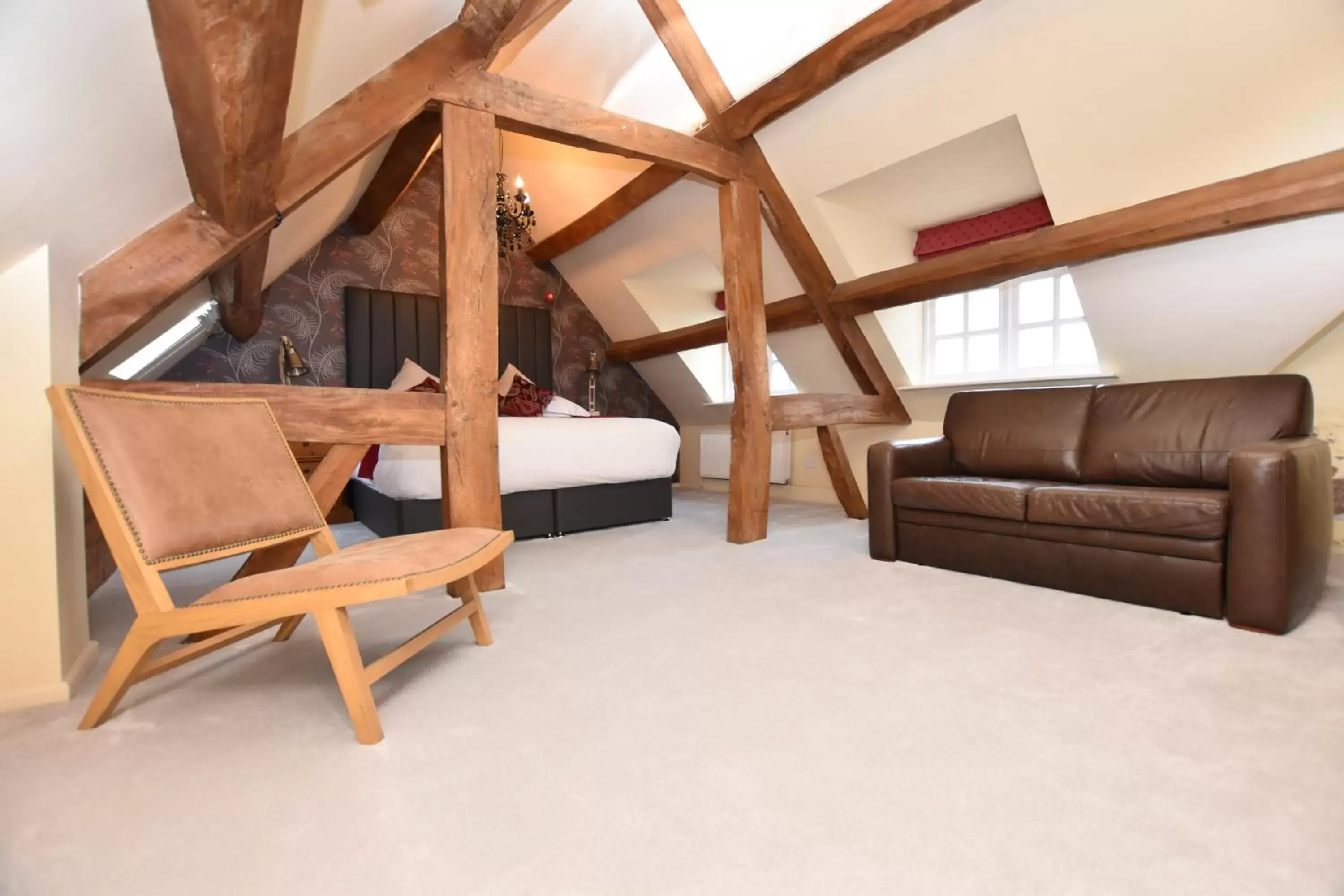 Bedroom, Seating Area in The Halford Bridge Inn