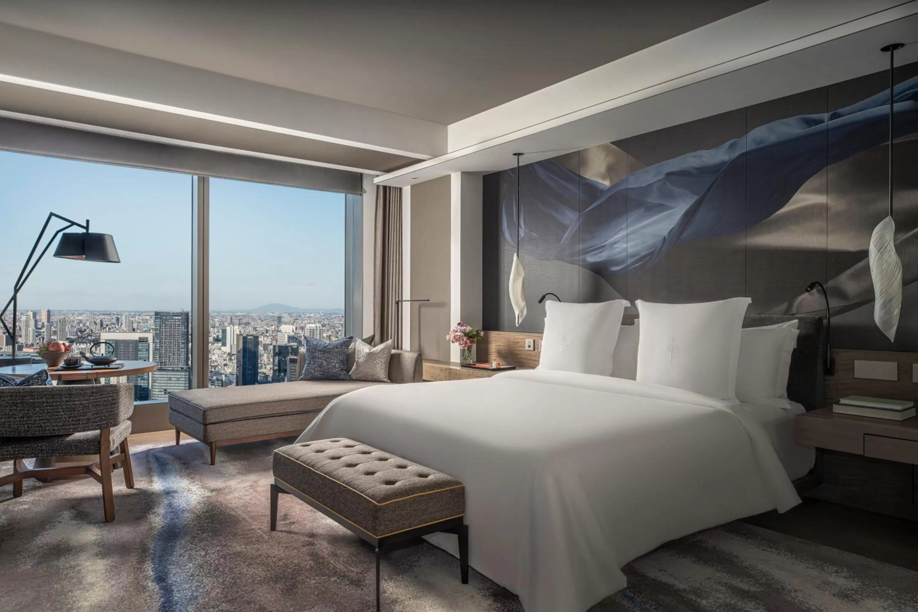 Bedroom in Four Seasons Hotel Tokyo at Otemachi